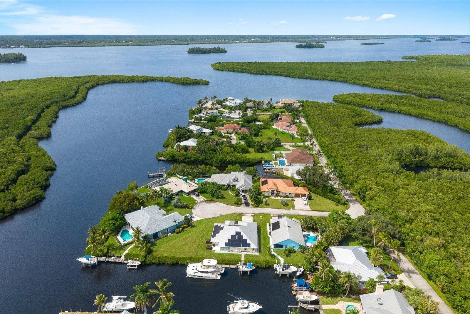 122 Queen Frederika Court, Hutchinson Island, FL 34949 Homes Views