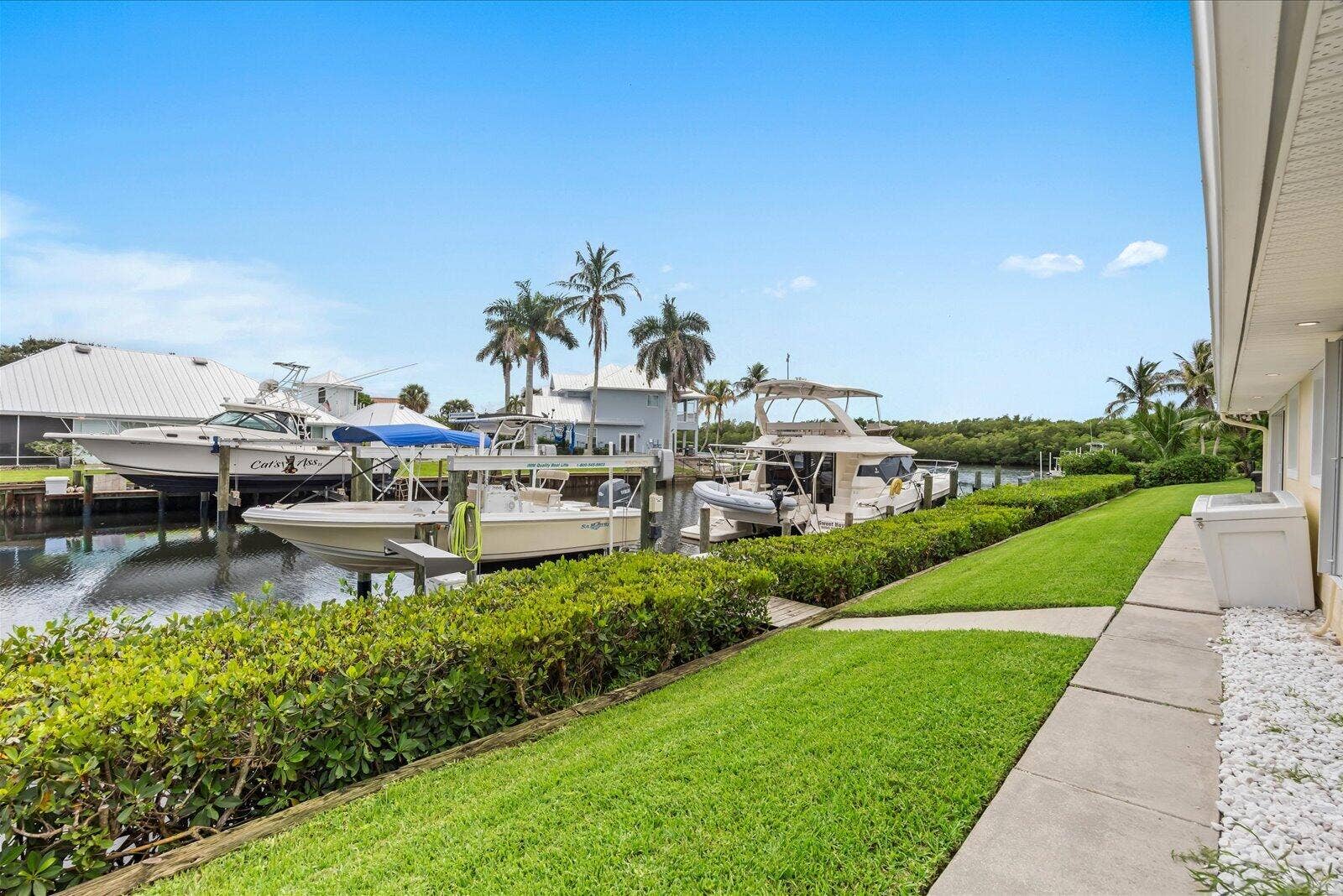 122 Queen Frederika Court, Hutchinson Island, FL 34949 Backyard