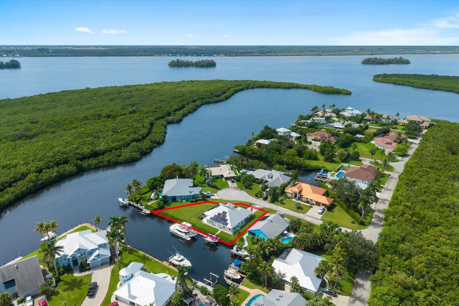 122 Queen Frederika Court, Hutchinson Island, FL 34949 Homes Views