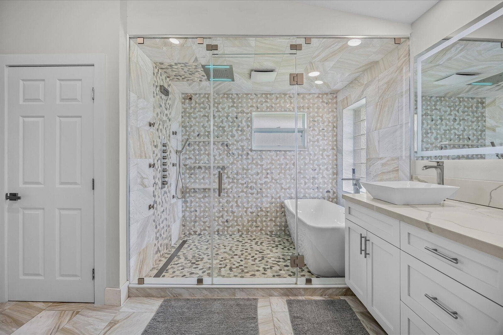 122 Queen Frederika Court, Hutchinson Island, FL 34949 Main Bathroom