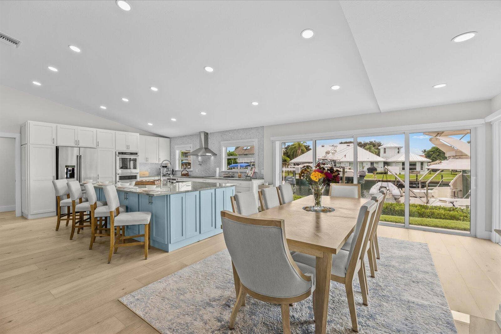 122 Queen Frederika Court, Hutchinson Island, FL 34949 Dinning