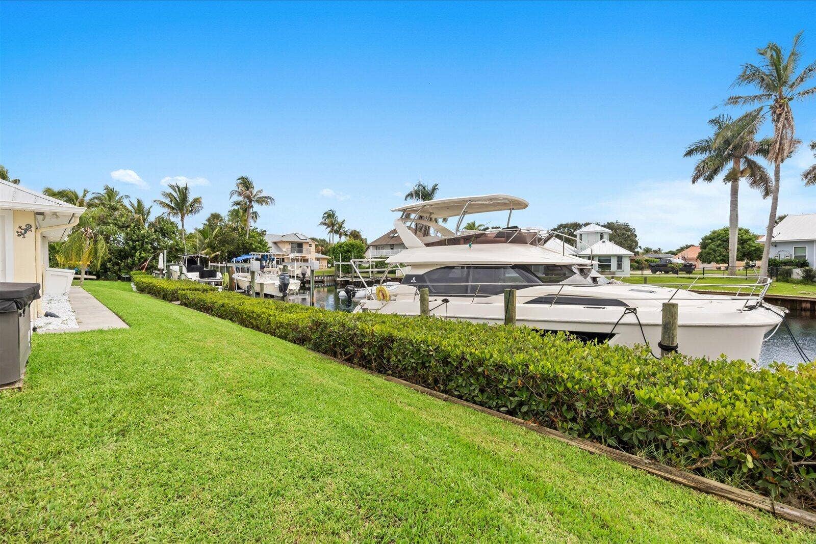 122 Queen Frederika Court, Hutchinson Island, FL 34949 Backyard