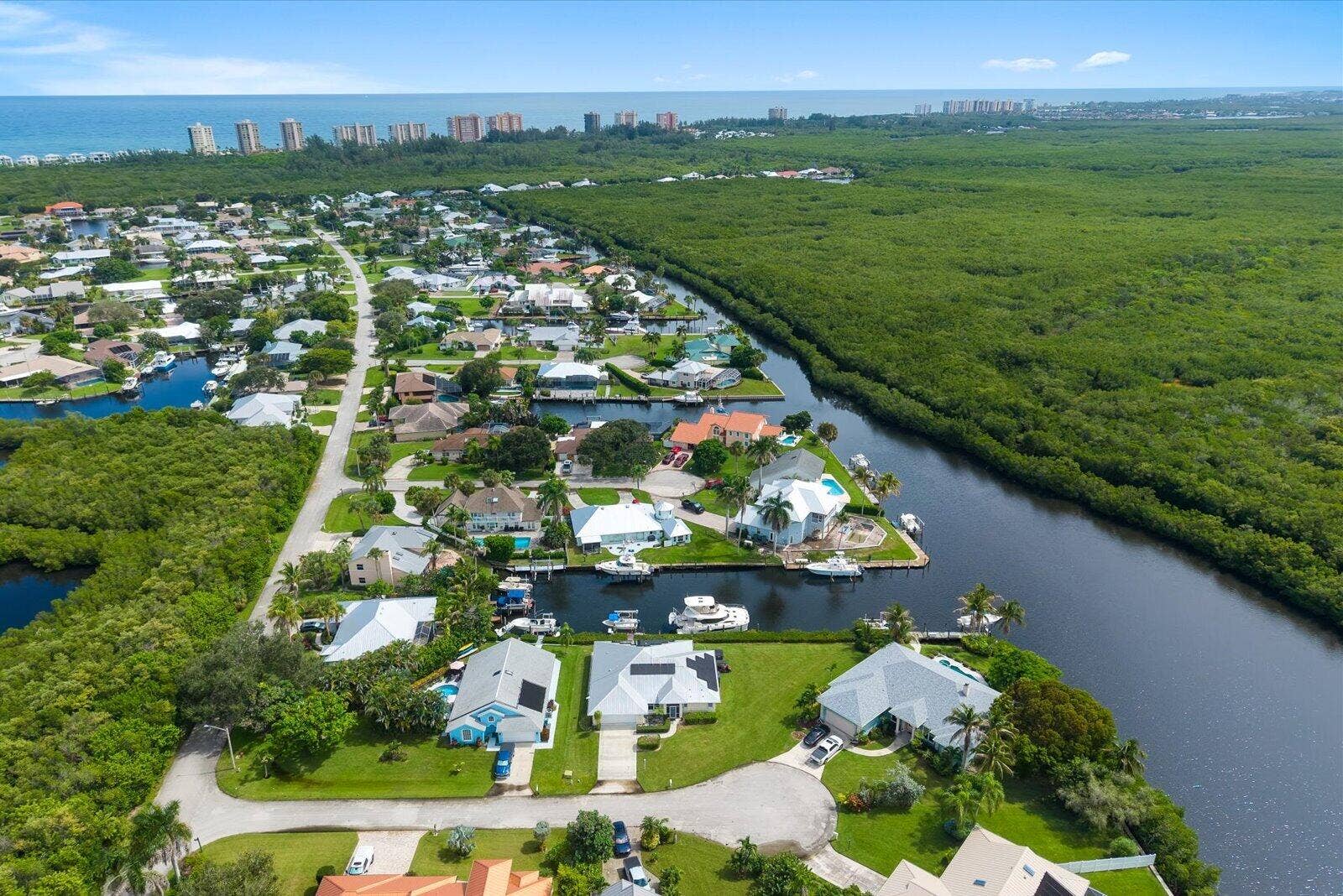 122 Queen Frederika Court, Hutchinson Island, FL 34949 Homes Views
