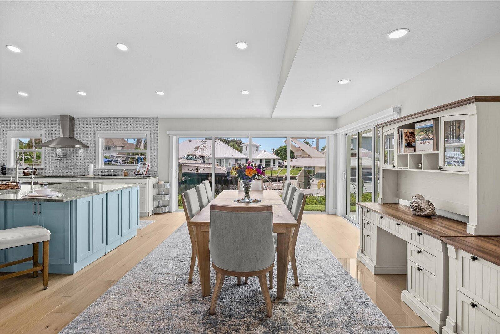 122 Queen Frederika Court, Hutchinson Island, FL 34949 Dinning