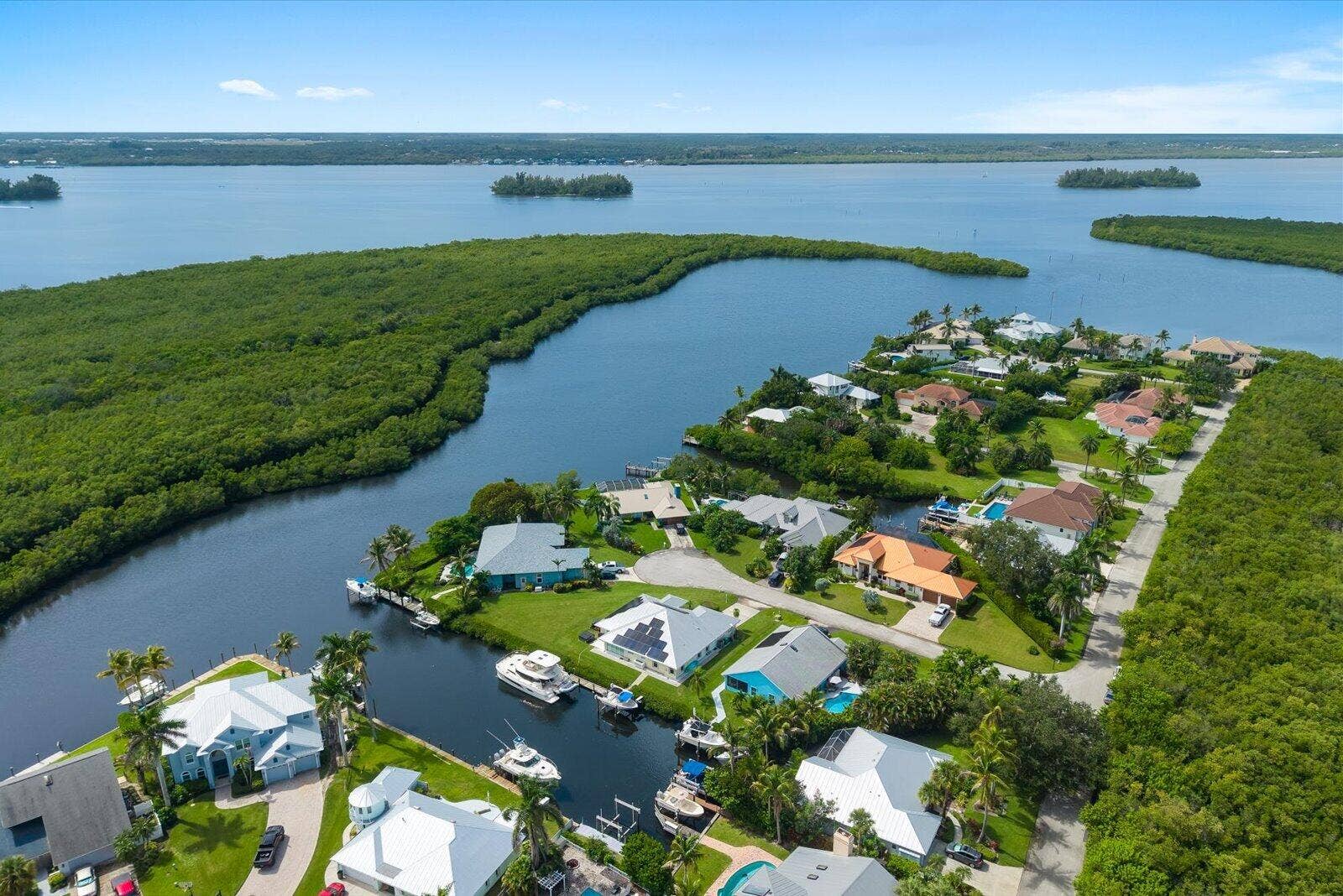 122 Queen Frederika Court, Hutchinson Island, FL 34949 Homes Views