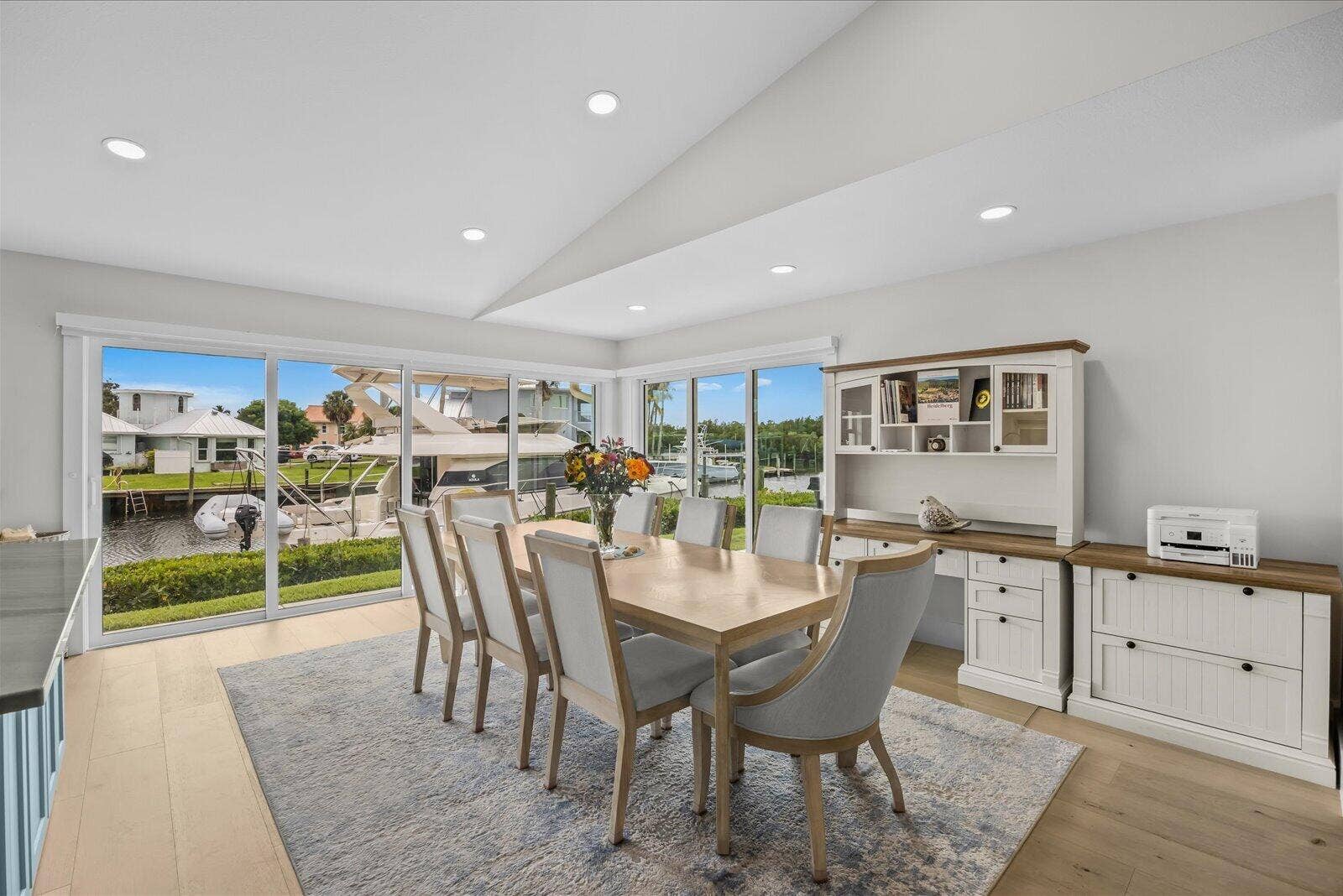 122 Queen Frederika Court, Hutchinson Island, FL 34949 Dinning