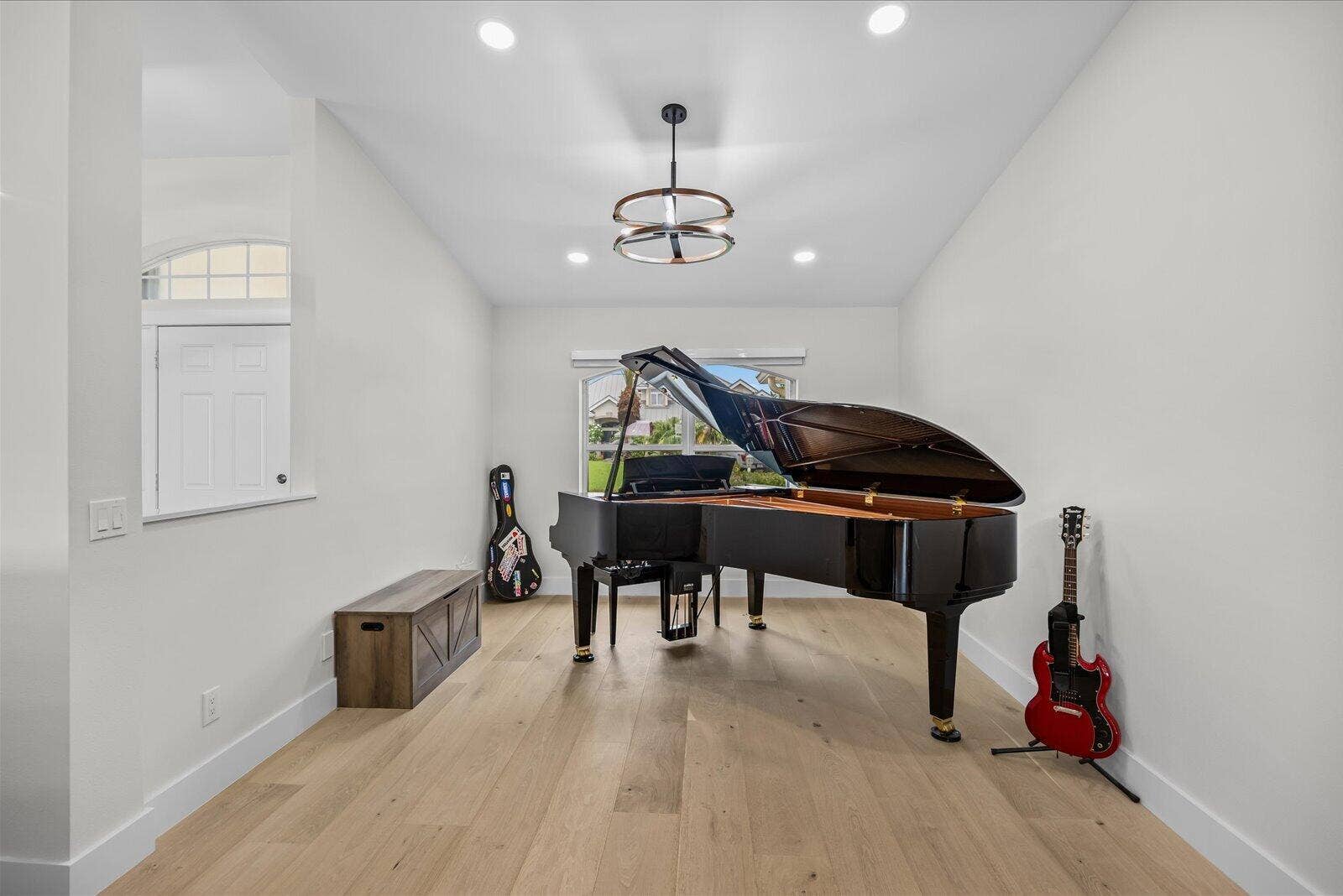 122 Queen Frederika Court, Hutchinson Island, FL 34949 Entertainment