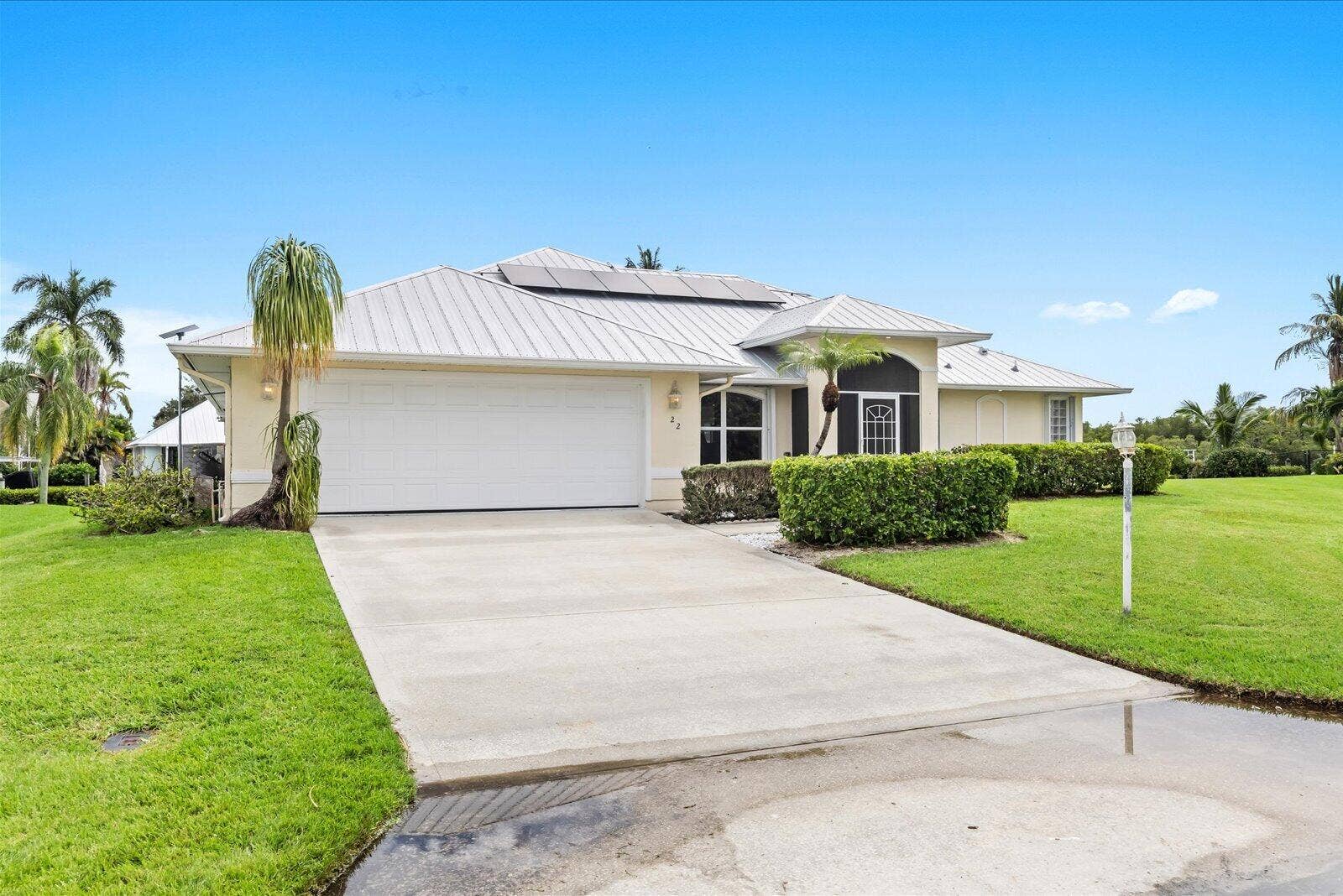 122 Queen Frederika Court, Hutchinson Island, FL 34949 Front of House