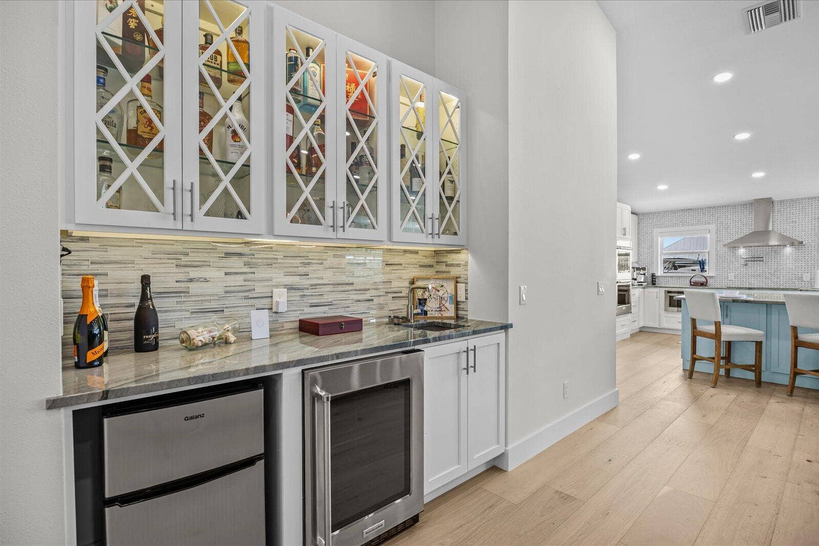 122 Queen Frederika Court, Hutchinson Island, FL 34949 Wet Bar