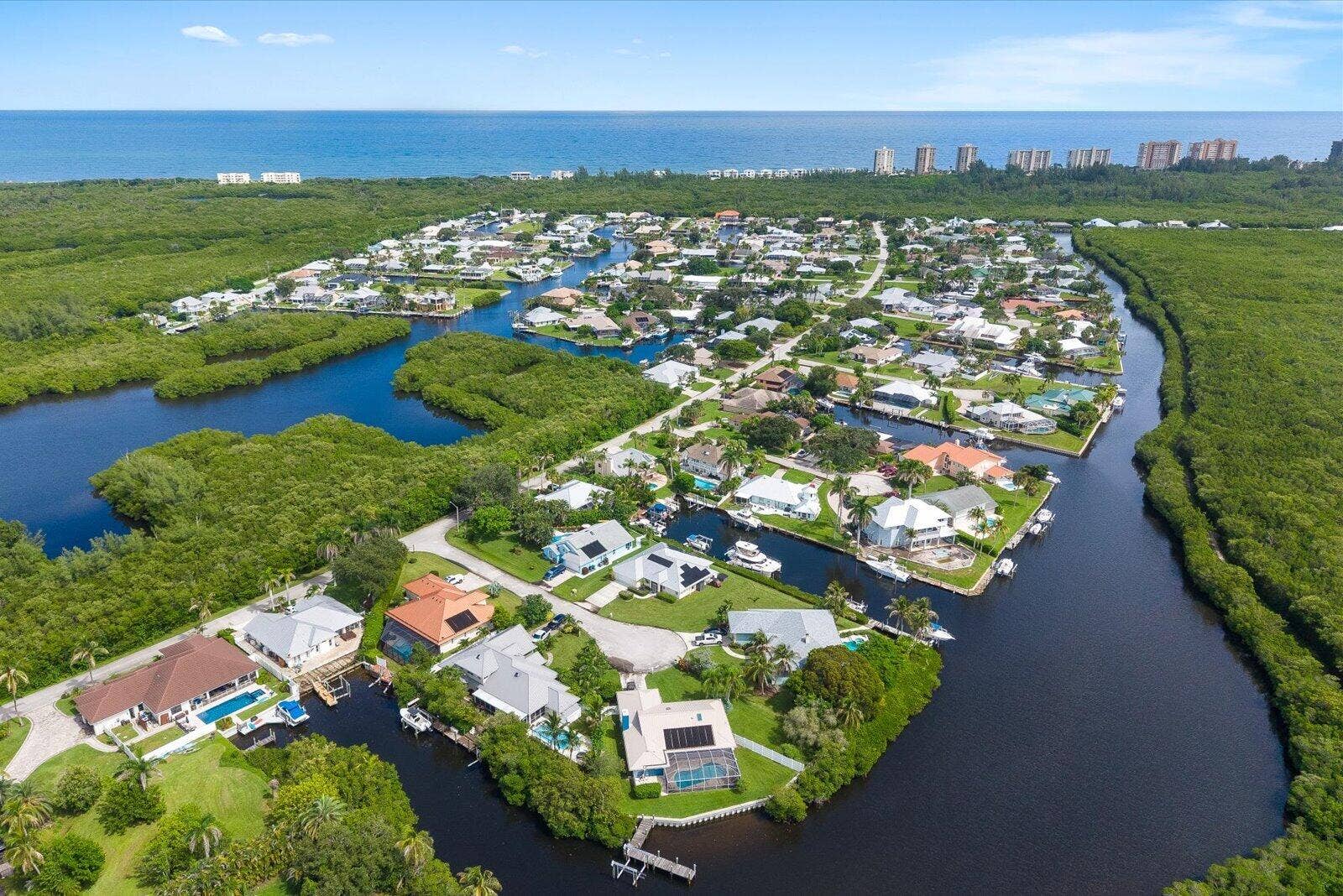 122 Queen Frederika Court, Hutchinson Island, FL 34949 Homes Views