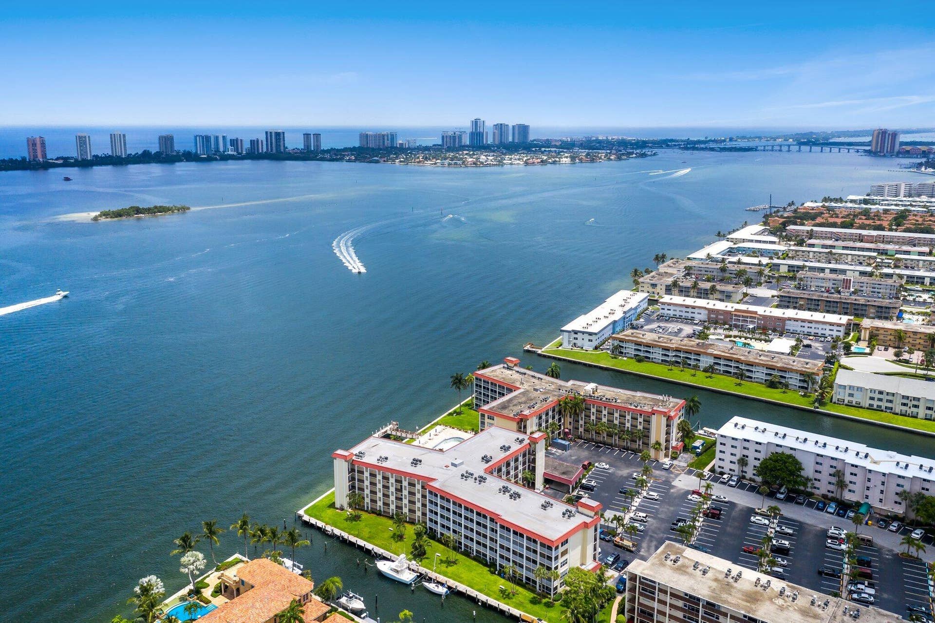 100 PARADISE HARBOUR Boulevard, #202, North Palm Beach, FL 33408 018-100ParadiseHarbourBoulevard-NorthPal