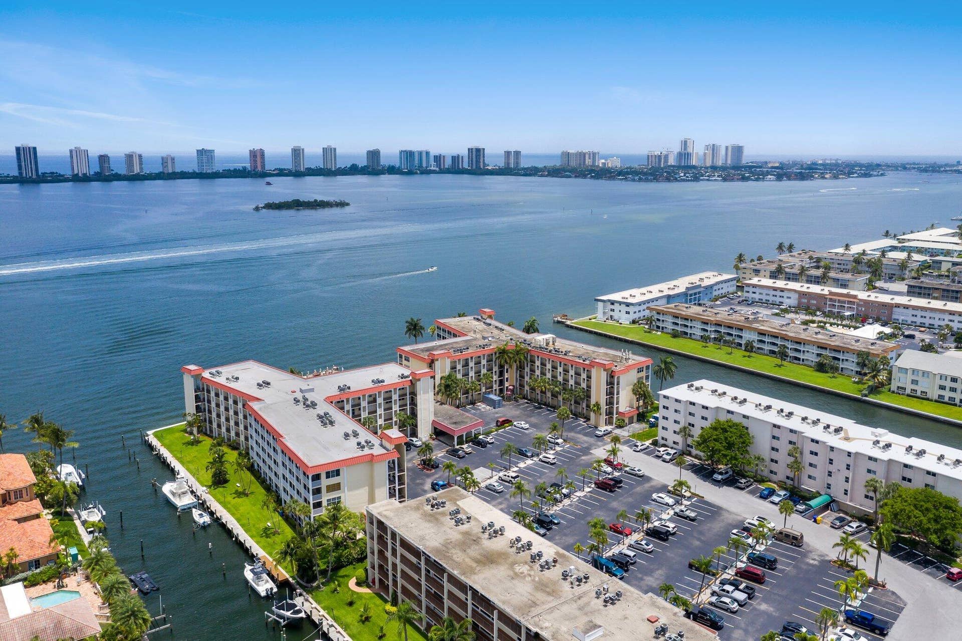 100 PARADISE HARBOUR Boulevard, #202, North Palm Beach, FL 33408 010-100ParadiseHarbourBoulevard-NorthPal
