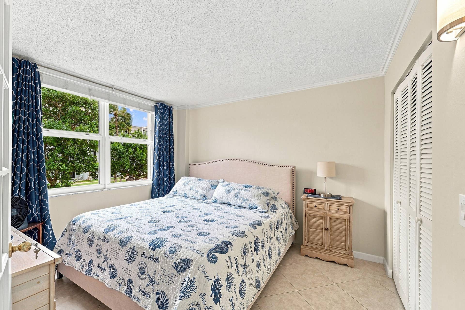 2nd bedroom / could also be the primary bedroom