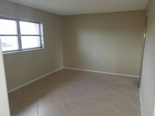 5725 FERNLEY Drive E, #7, West Palm Beach, West Palm Beach, FL 33415 20180619171720364025000000-o