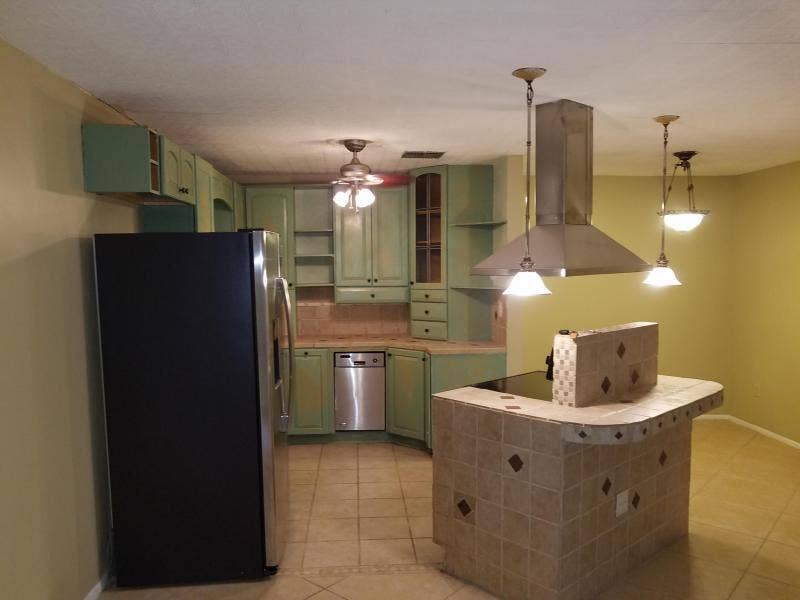 5725 FERNLEY Drive E, #7, West Palm Beach, West Palm Beach, FL 33415 kitchen