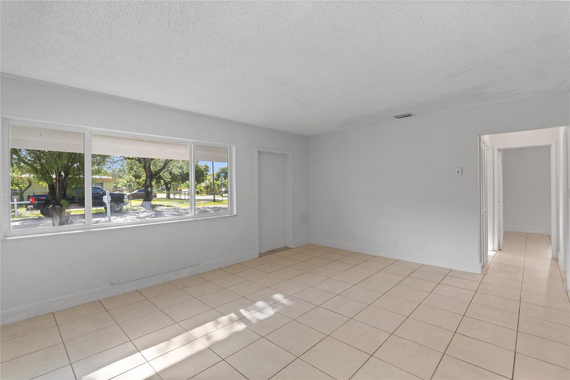 2001 NW 14TH Avenue, Fort Lauderdale, FL 33311 Photo 2