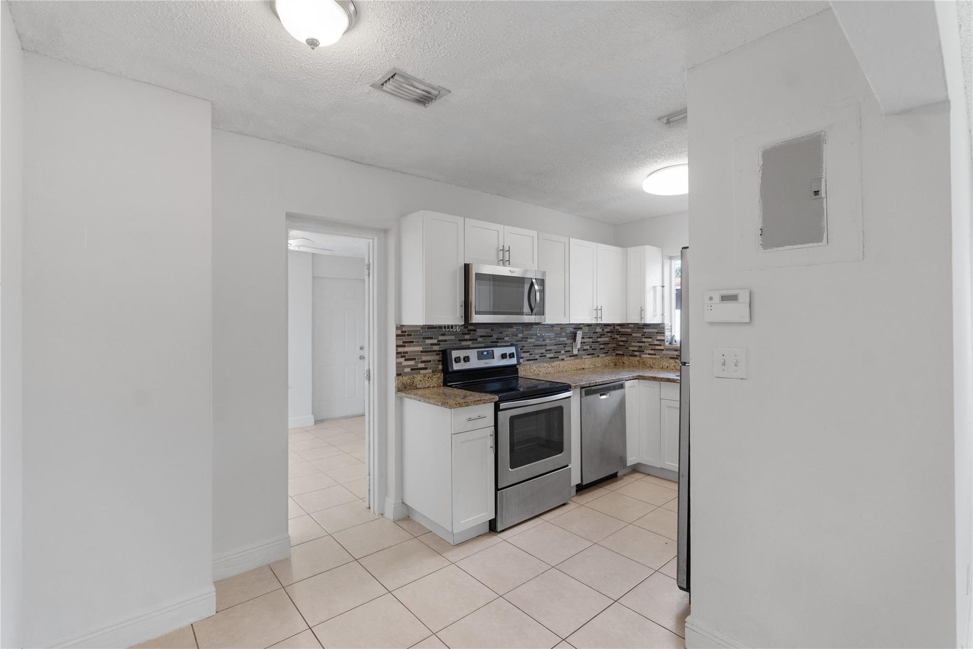 2001 NW 14TH Avenue, Fort Lauderdale, FL 33311 Photo 11