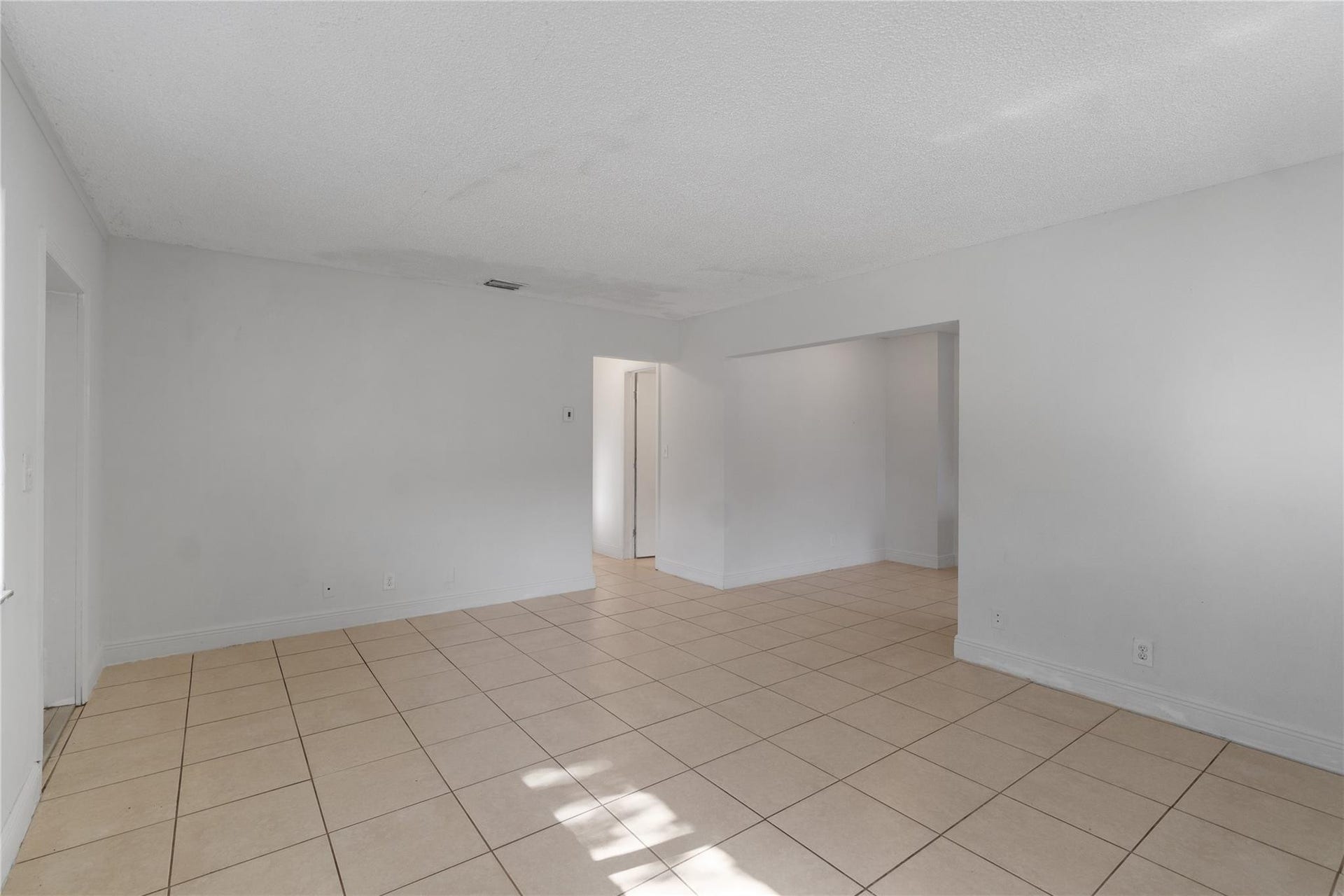 2001 NW 14TH Avenue, Fort Lauderdale, FL 33311 Photo 9