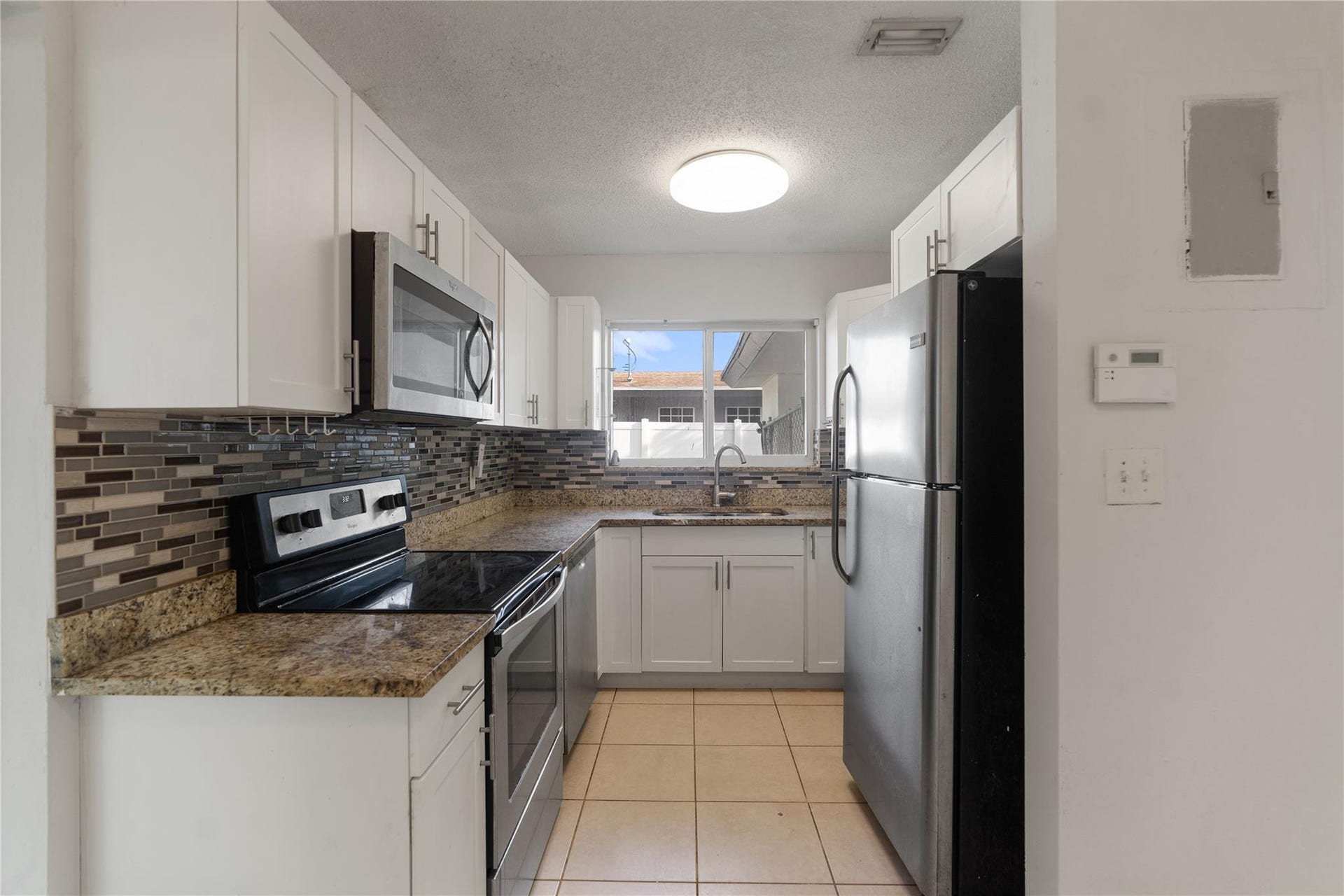 2001 NW 14TH Avenue, Fort Lauderdale, FL 33311 Photo 12