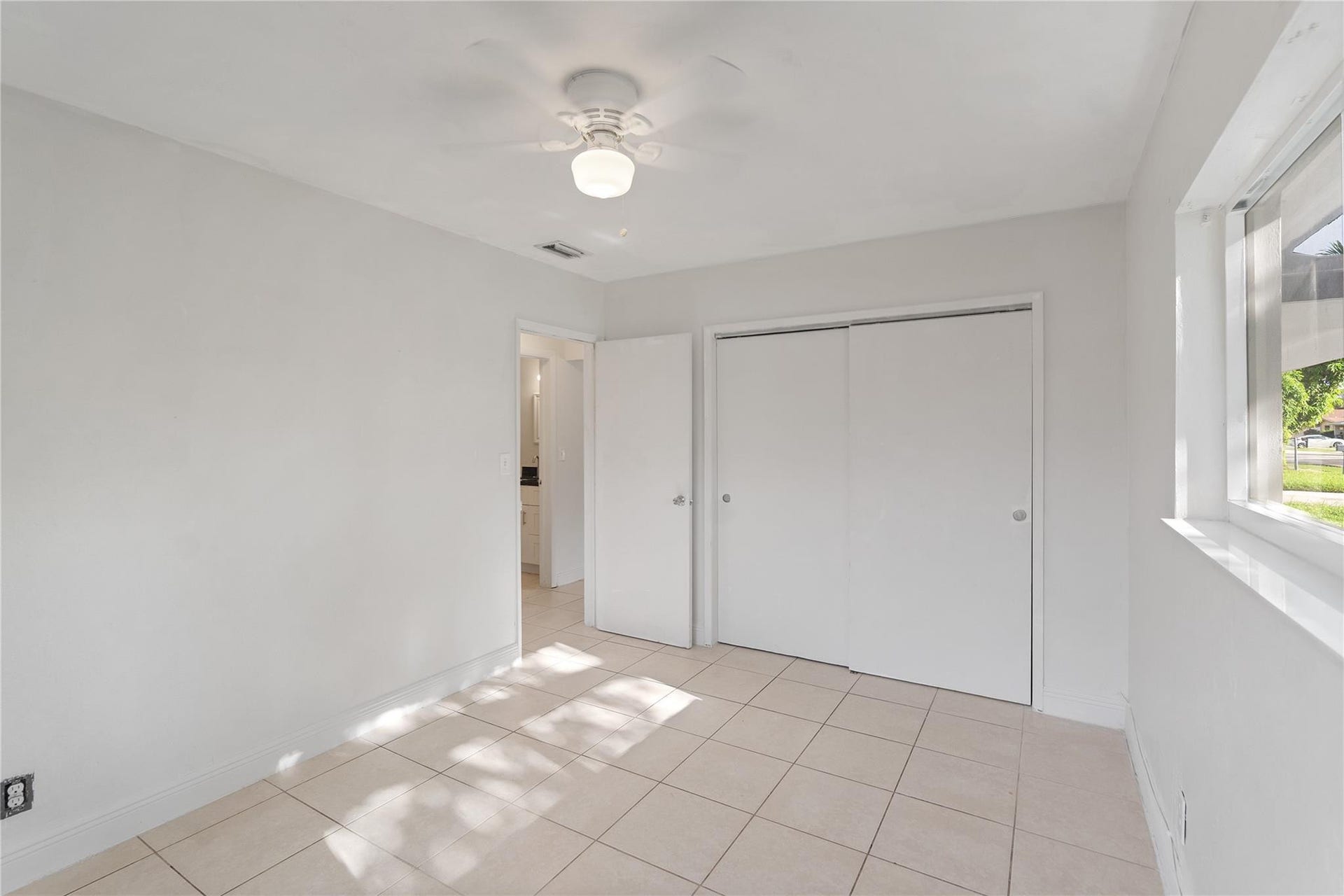 2001 NW 14TH Avenue, Fort Lauderdale, FL 33311 Photo 22