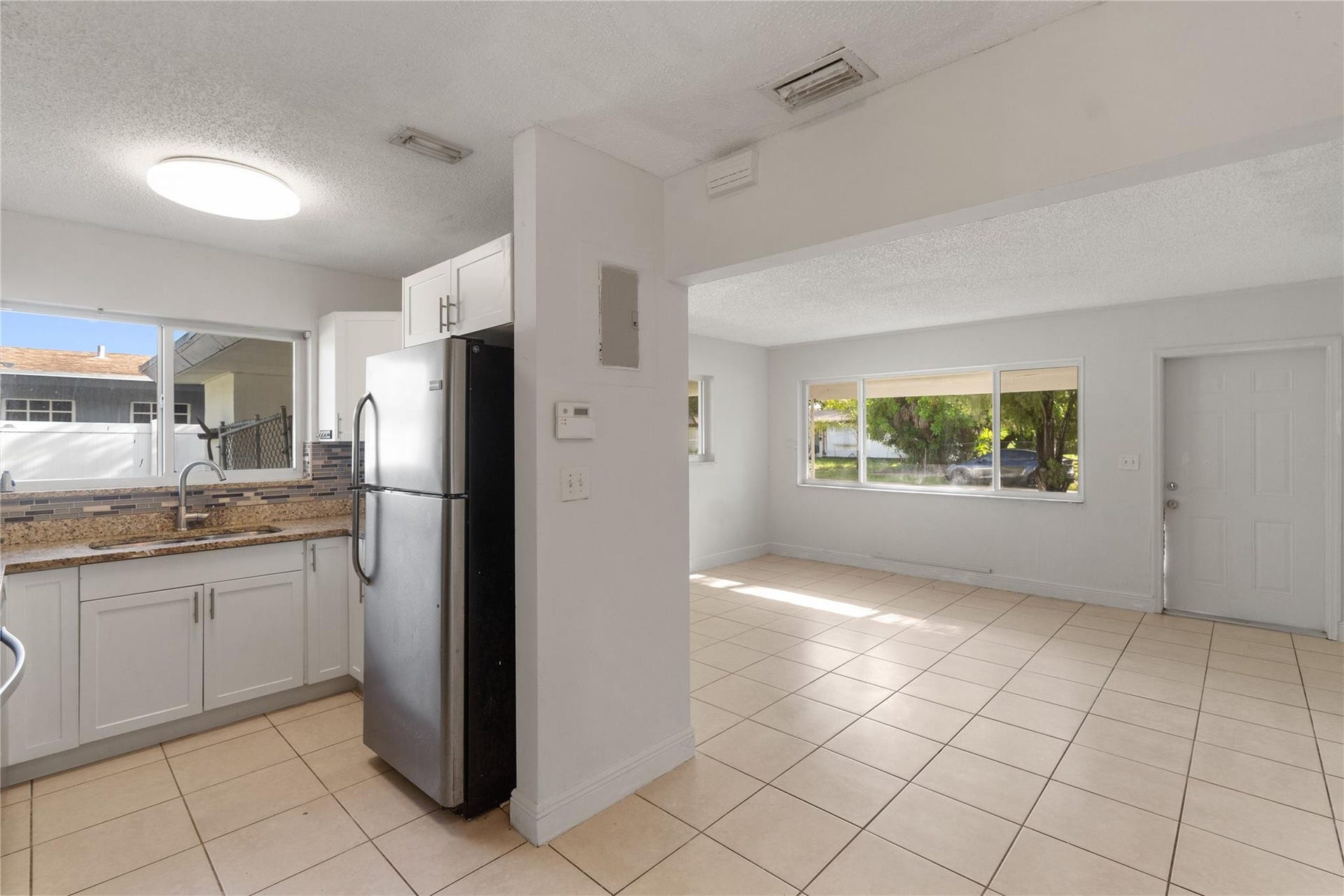 2001 NW 14TH Avenue, Fort Lauderdale, FL 33311 Photo 18