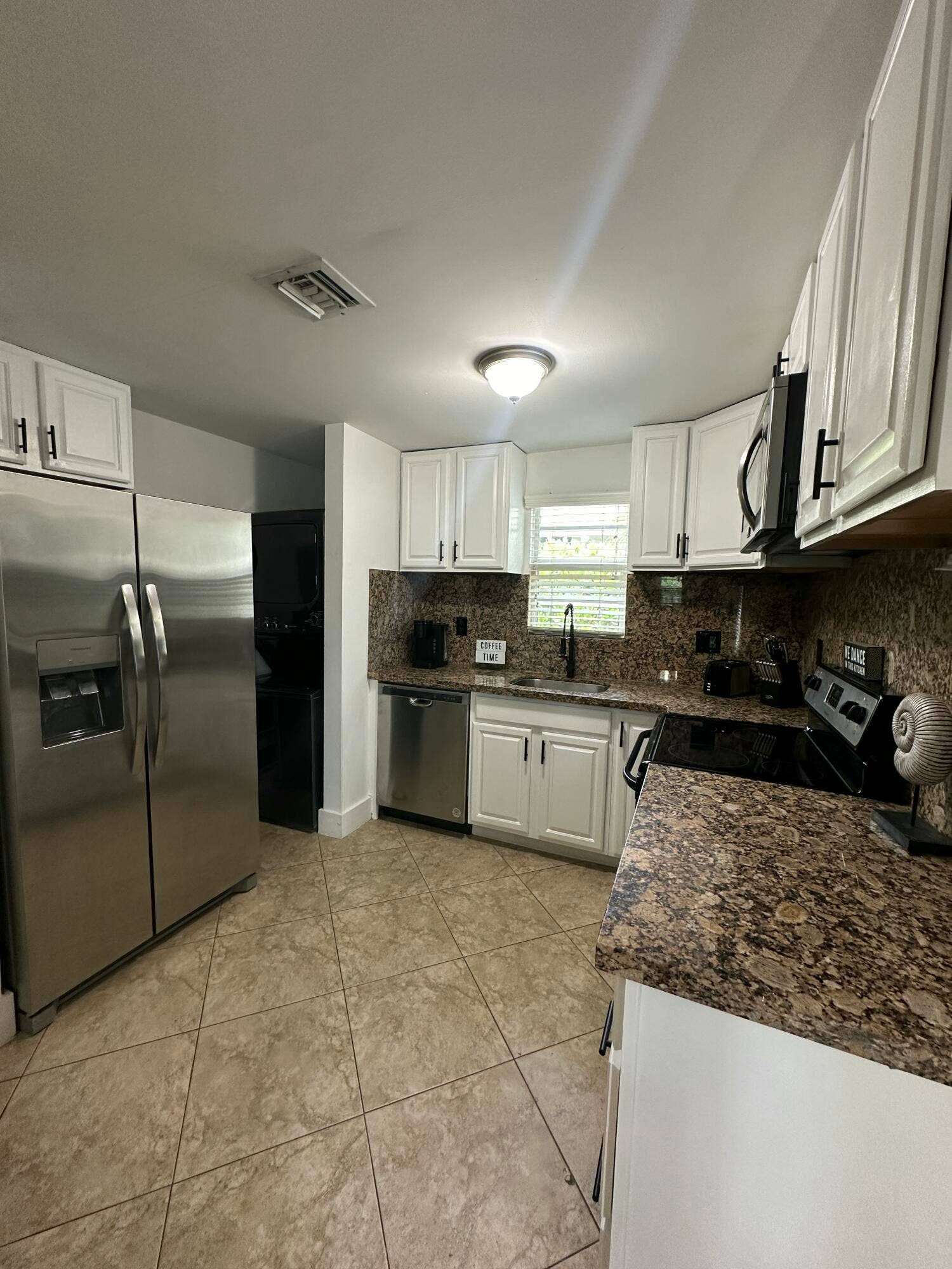 2703 NE 6TH Lane, Wilton Manors, FL 33334 IMG_0848
