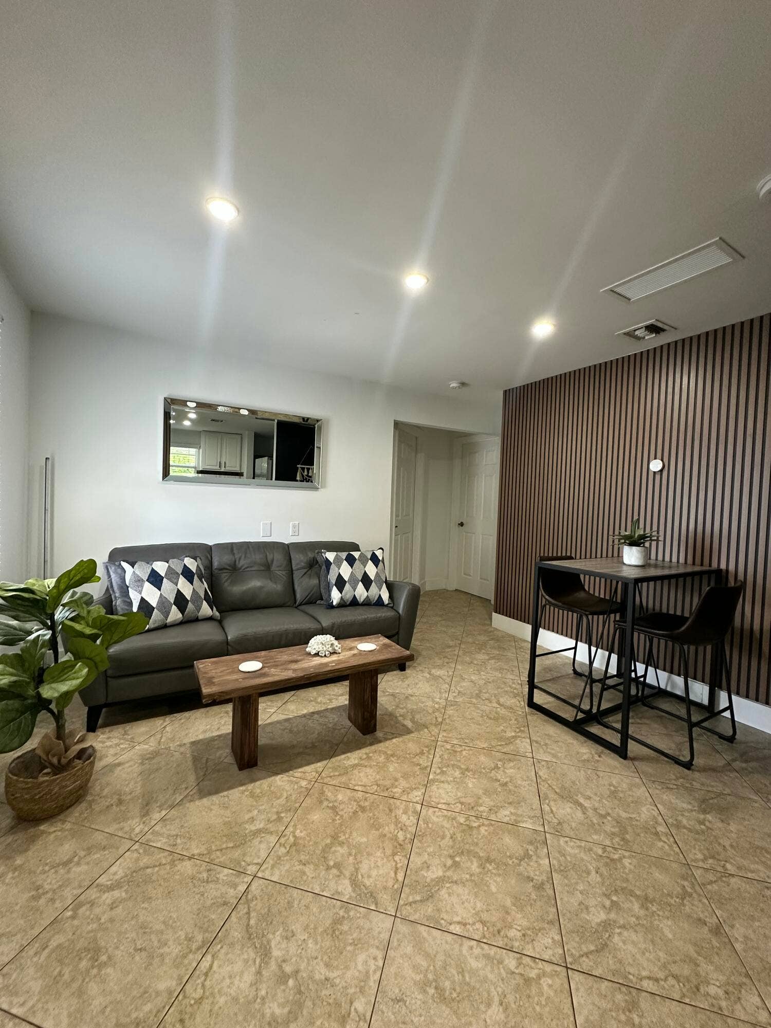 2703 NE 6TH Lane, Wilton Manors, FL 33334 IMG_7107