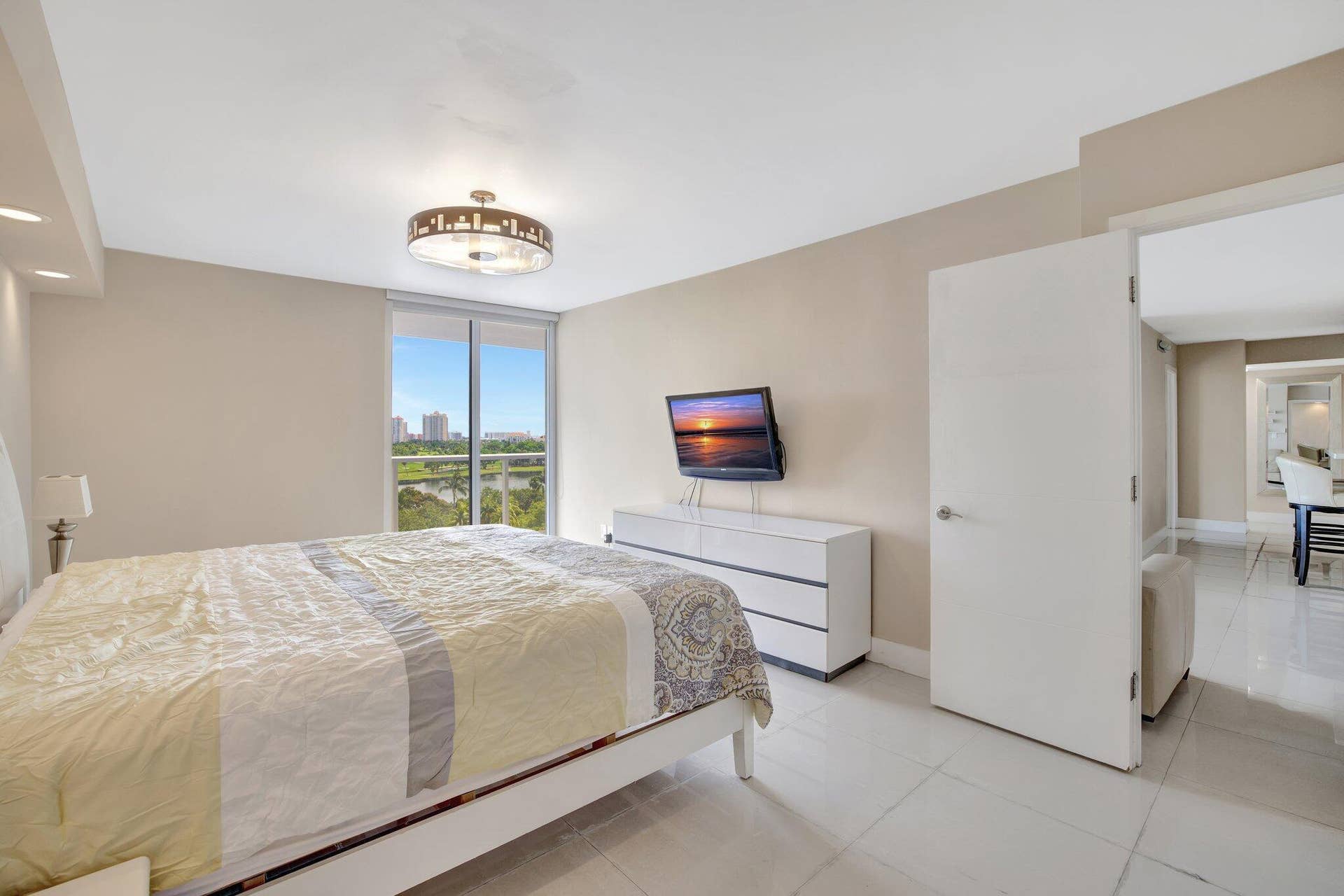 3701 N COUNTRY CLUB Drive, #907, Aventura, FL 33180 26-web-or-mls-699A7339