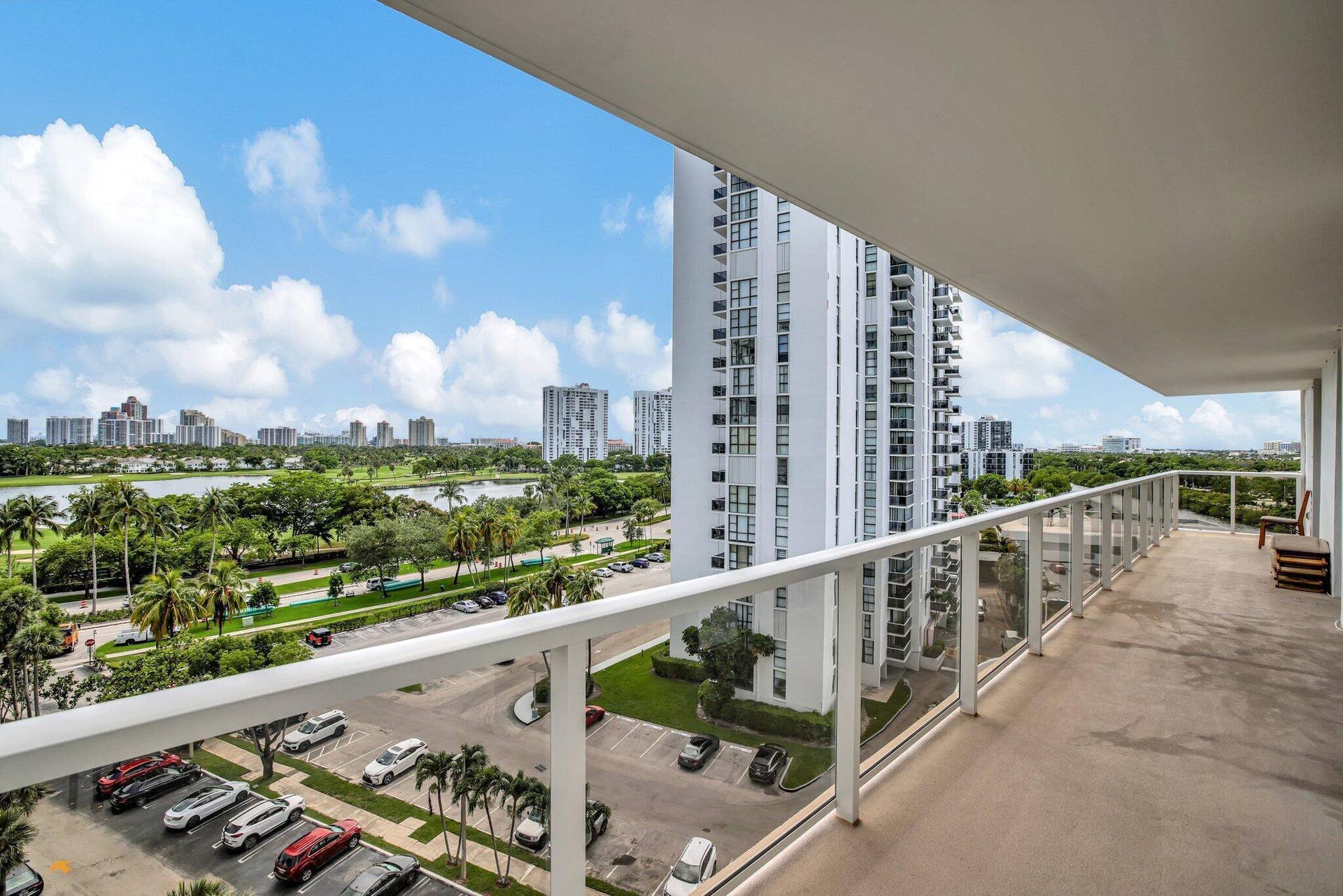 3701 N COUNTRY CLUB Drive, #907, Aventura, FL 33180 9-web-or-mls-699A7229