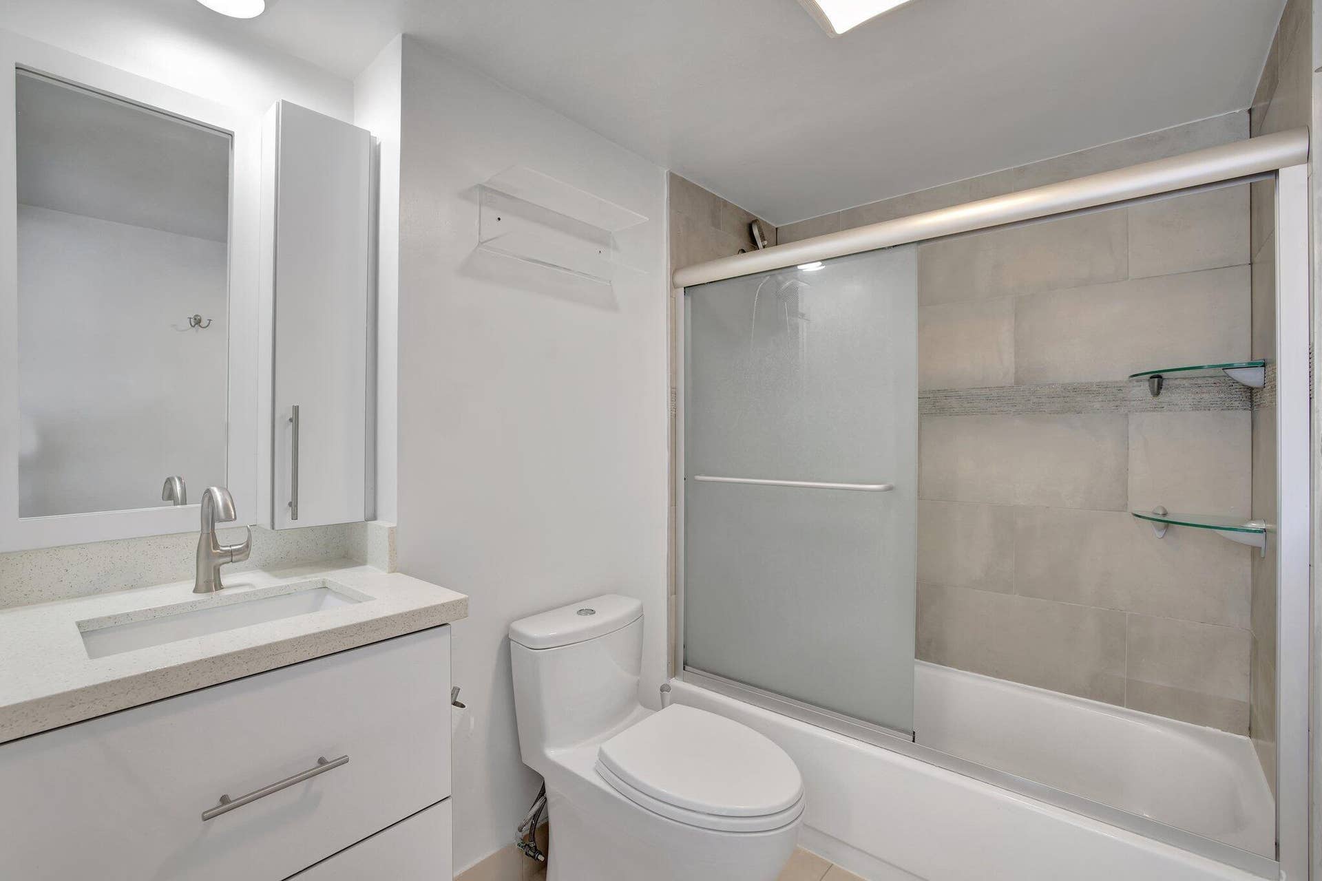 3701 N COUNTRY CLUB Drive, #907, Aventura, FL 33180 40-web-or-mls-699A7444