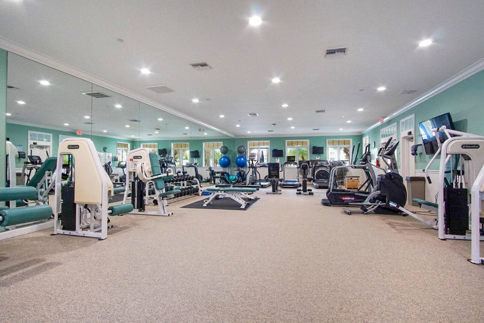 9 HARBOUR ISLE Drive E, #102, Fort Pierce, FL 34949 HIE Gym