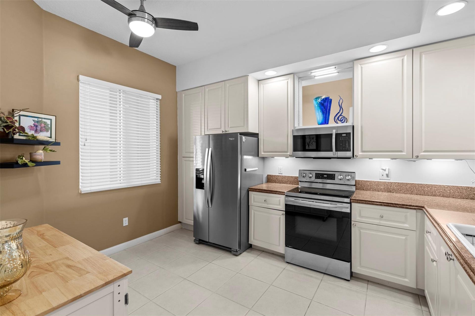 9 HARBOUR ISLE Drive E, #102, Fort Pierce, FL 34949 Kitchen