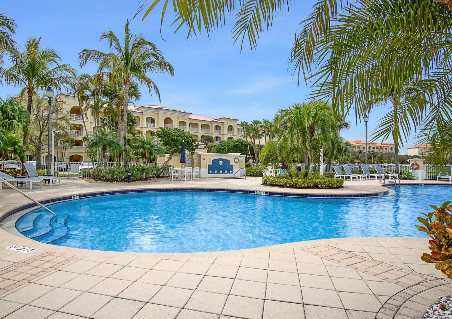 9 HARBOUR ISLE Drive E, #102, Fort Pierce, FL 34949 Pool