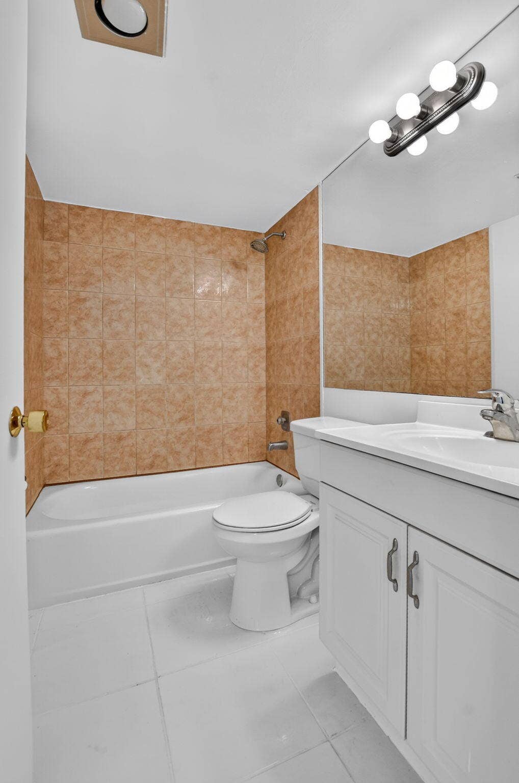 3010 Guildford A, Boca Raton, FL 33434 Master Bathroom