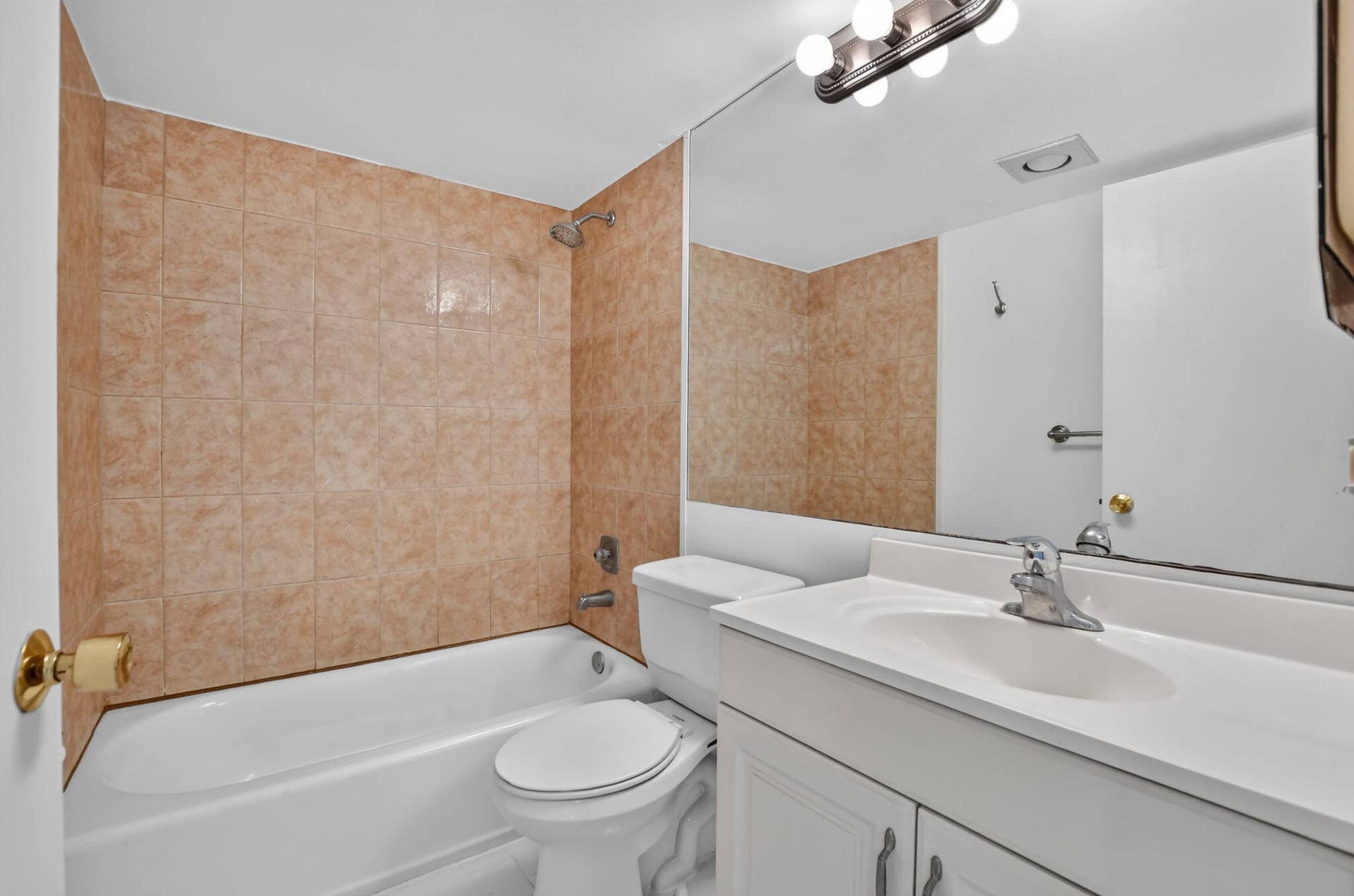 3010 Guildford A, Boca Raton, FL 33434 Master Bathroom
