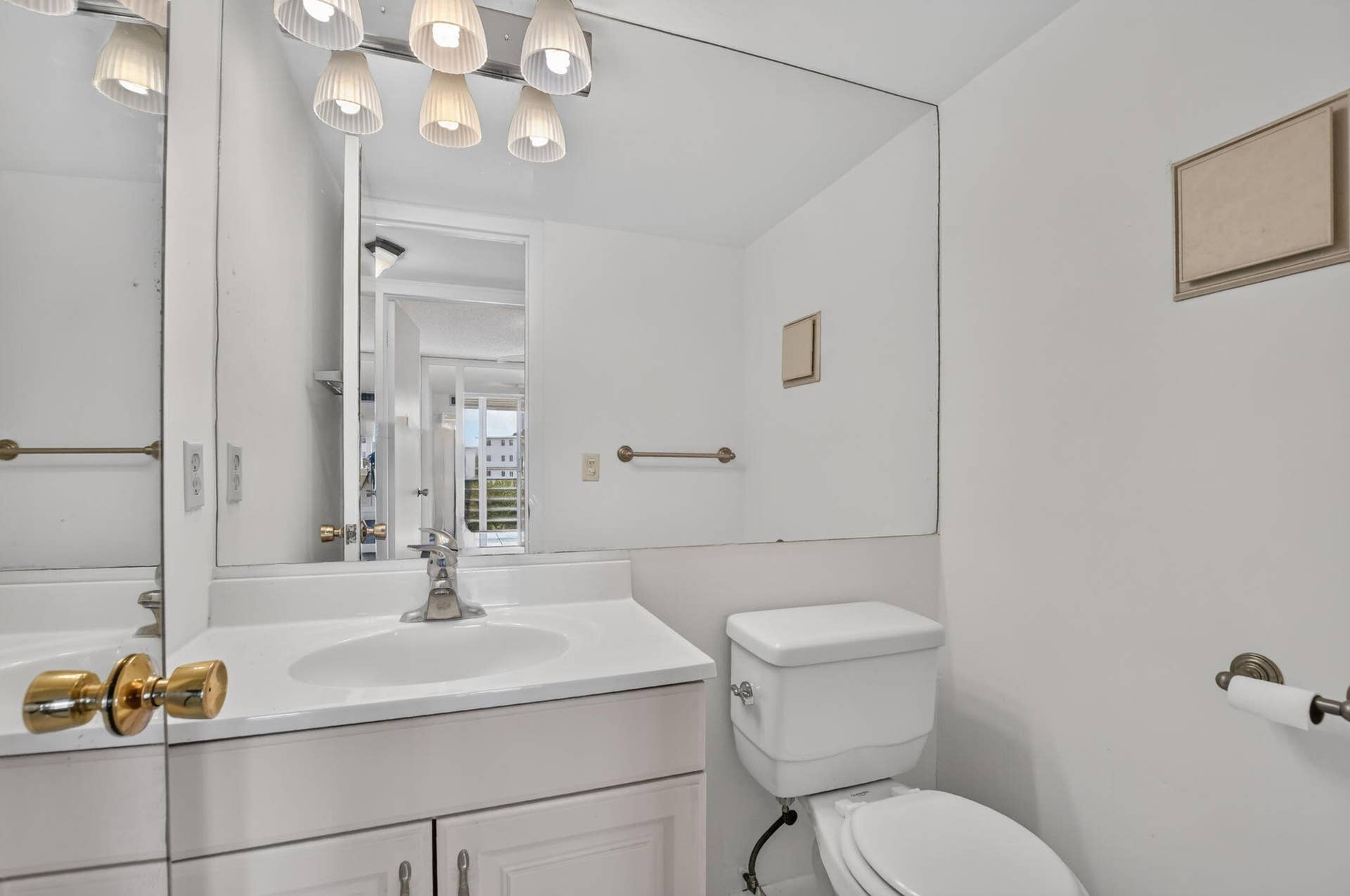 3010 Guildford A, Boca Raton, FL 33434 1/2 Bathroom