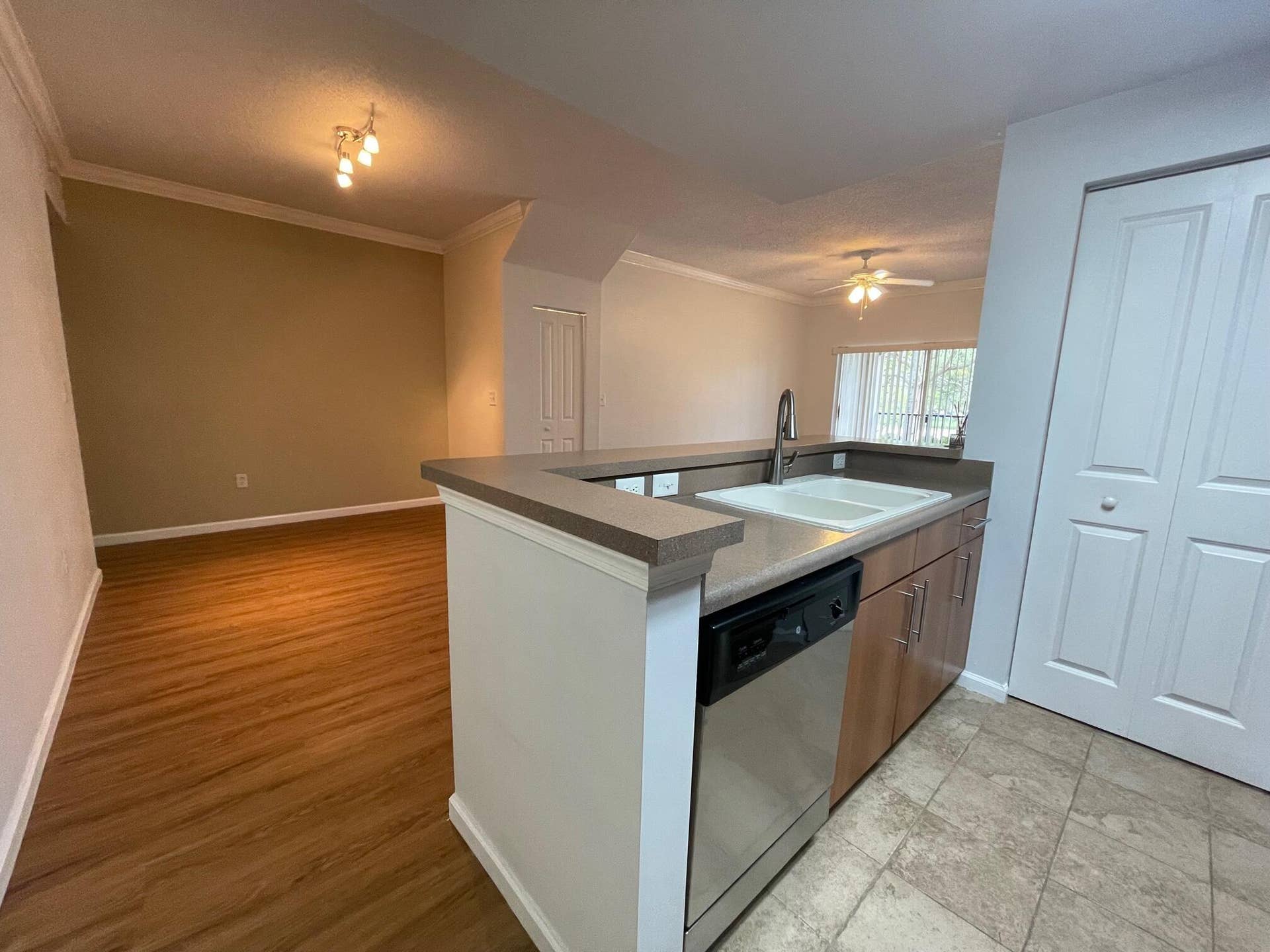 5920 W SAMPLE Road, #203, Coral Springs, FL 33063 IMG_0289