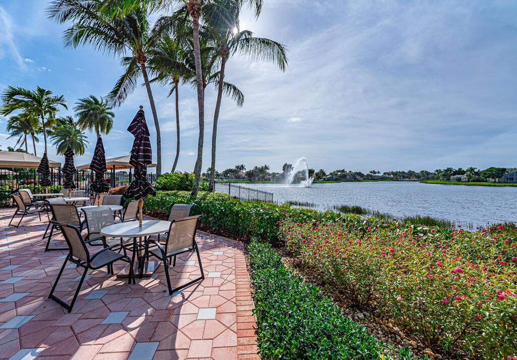 lake side dining too