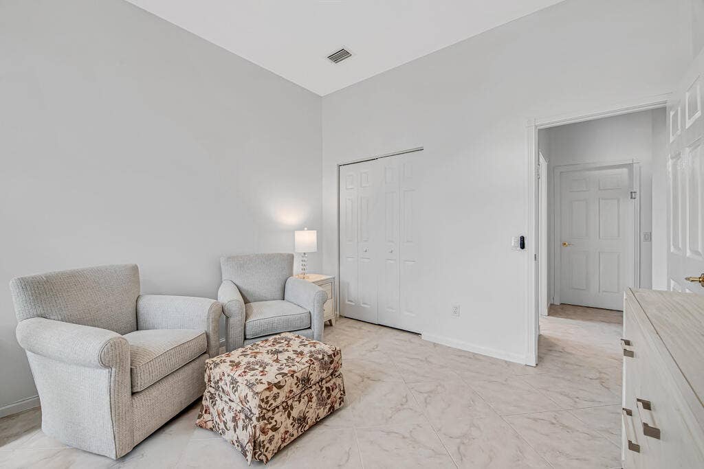 guest room 2 is spacious