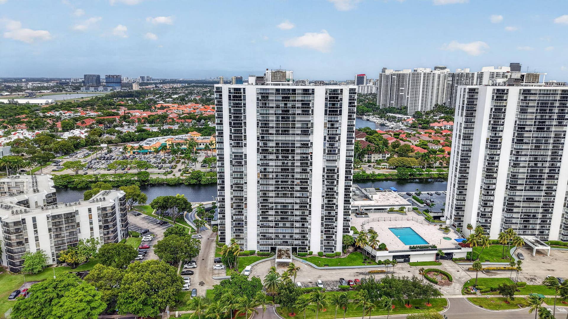 3625 N Country Club Drive, #1807, Aventura, FL 33180 41-web-or-mls-DJI_20261002134710_0062_D