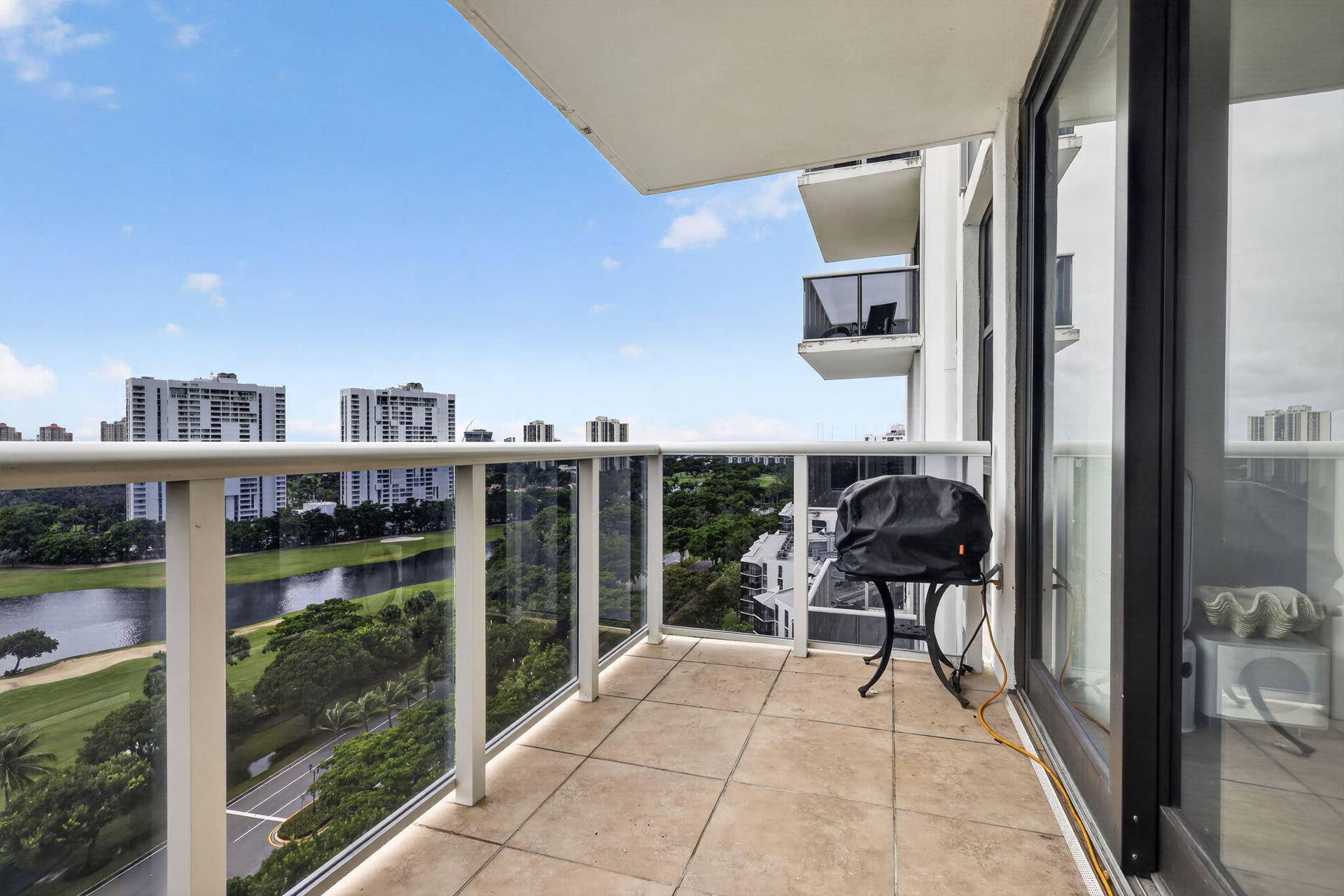 3625 N Country Club Drive, #1807, Aventura, FL 33180 25-web-or-mls-8H3A6982