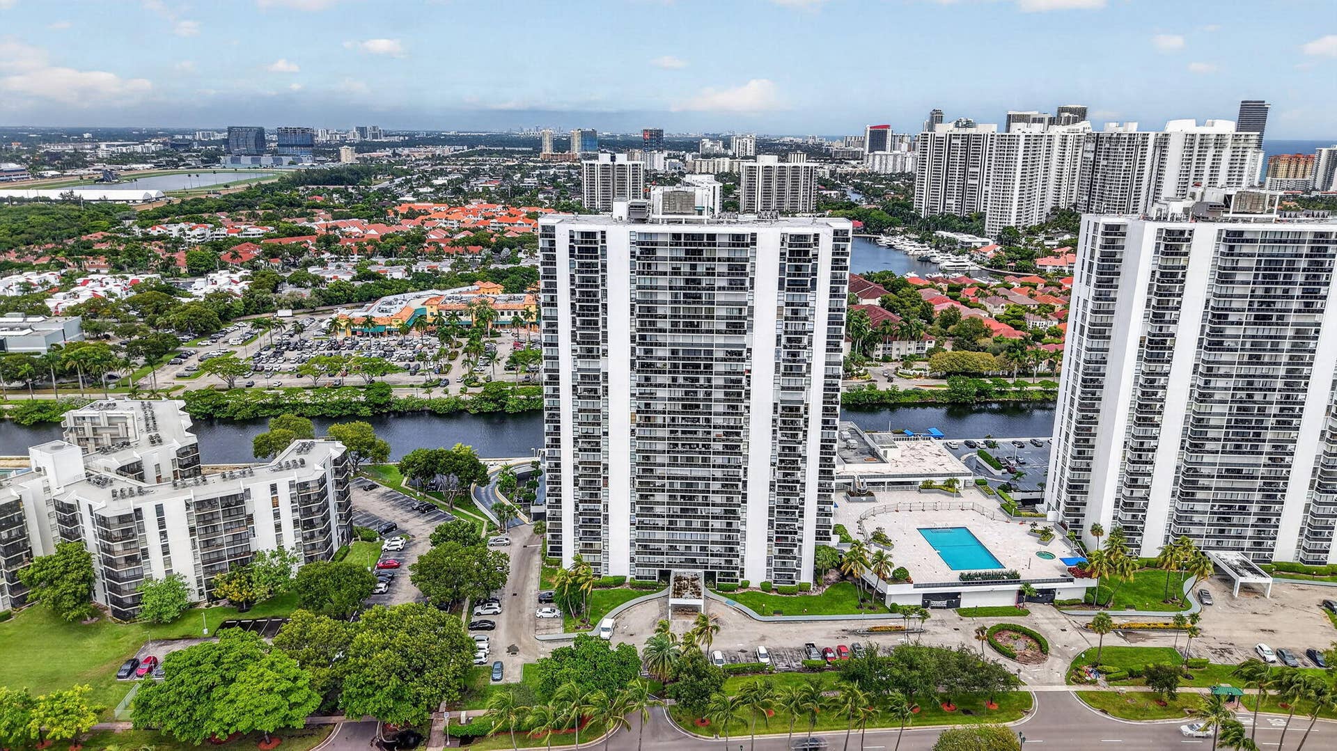 3625 N Country Club Drive, #1807, Aventura, FL 33180 40-web-or-mls-DJI_20261002134703_0057_D