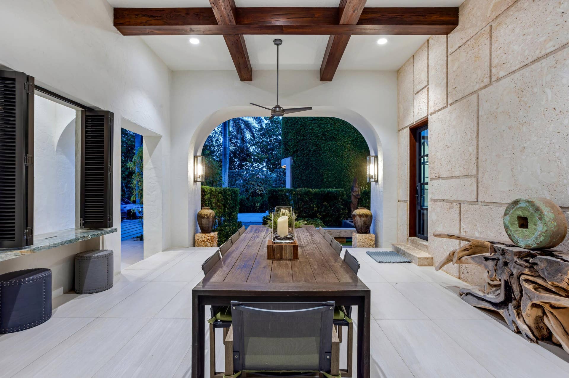 mls_LOGGIA_DINING_STRAIGHT_EB