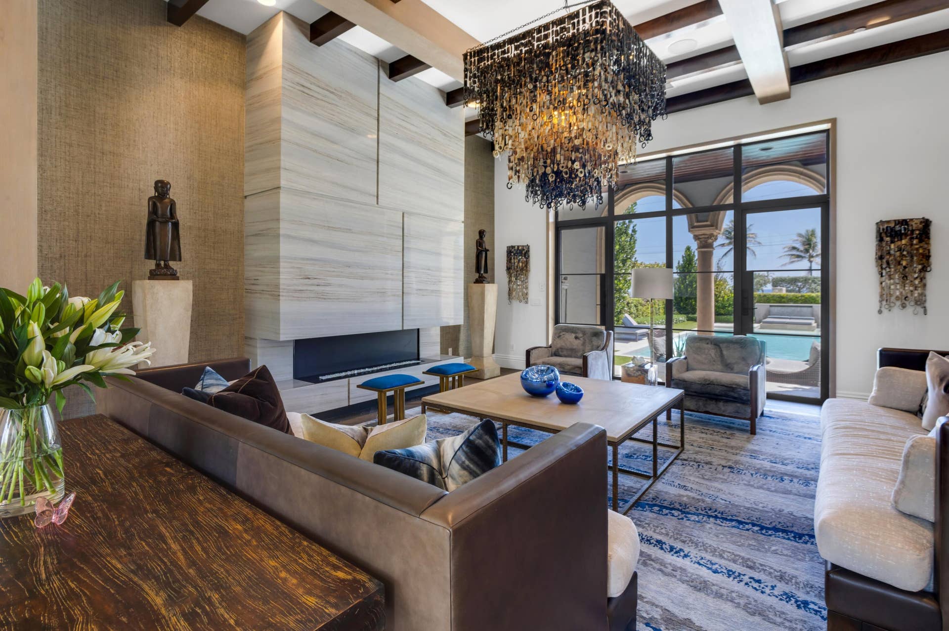 mls_LIVING_ROOM_RIGHT_EB