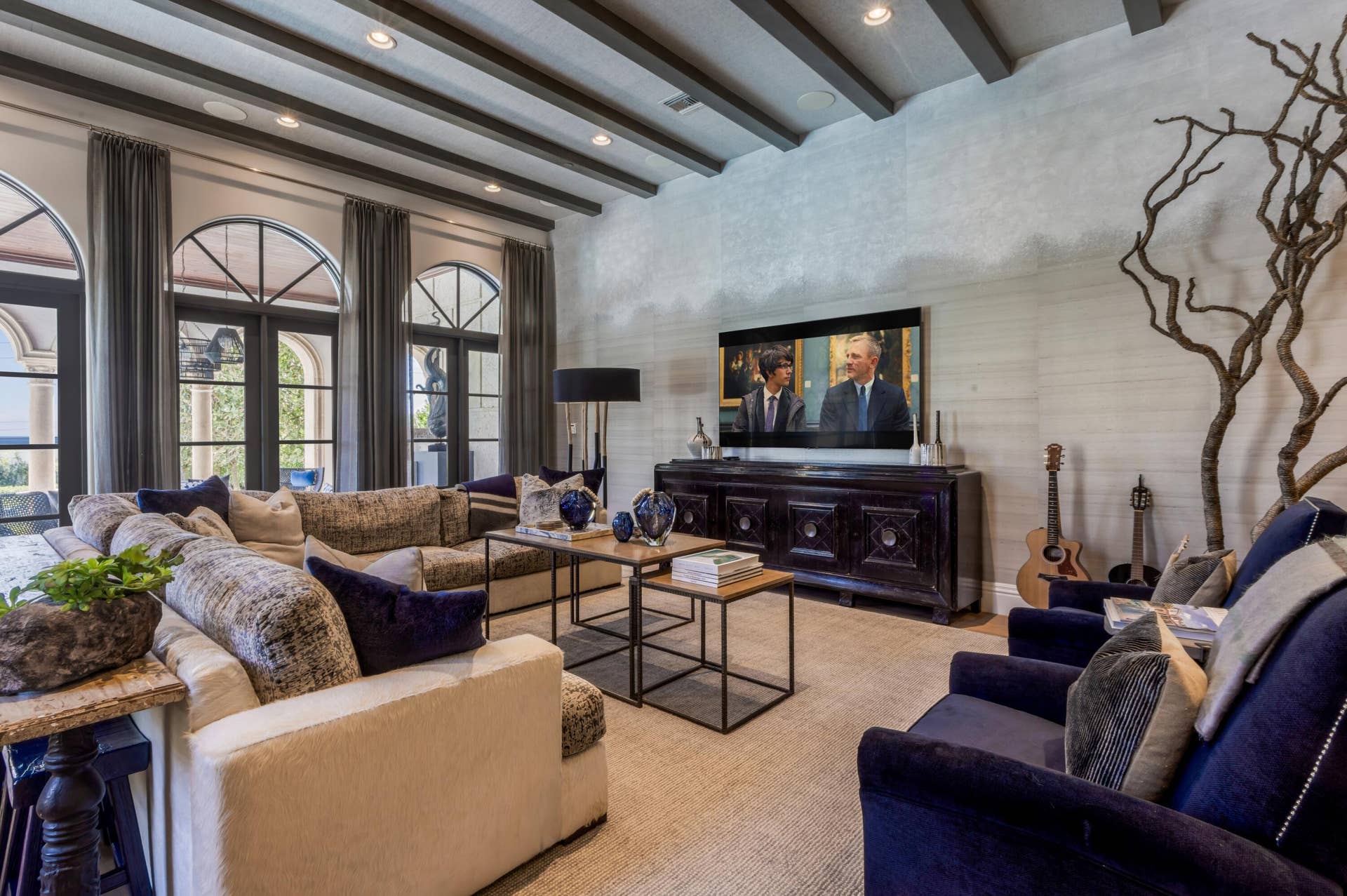mls_FAMILY_ROOM_RIGHT_EB