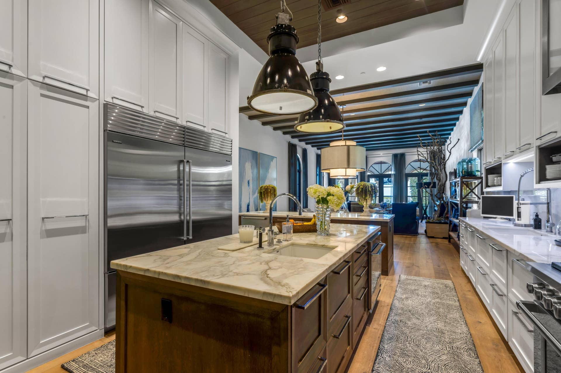 mls_KITCHEN_ANGLE_LOOKING_OUT_EB