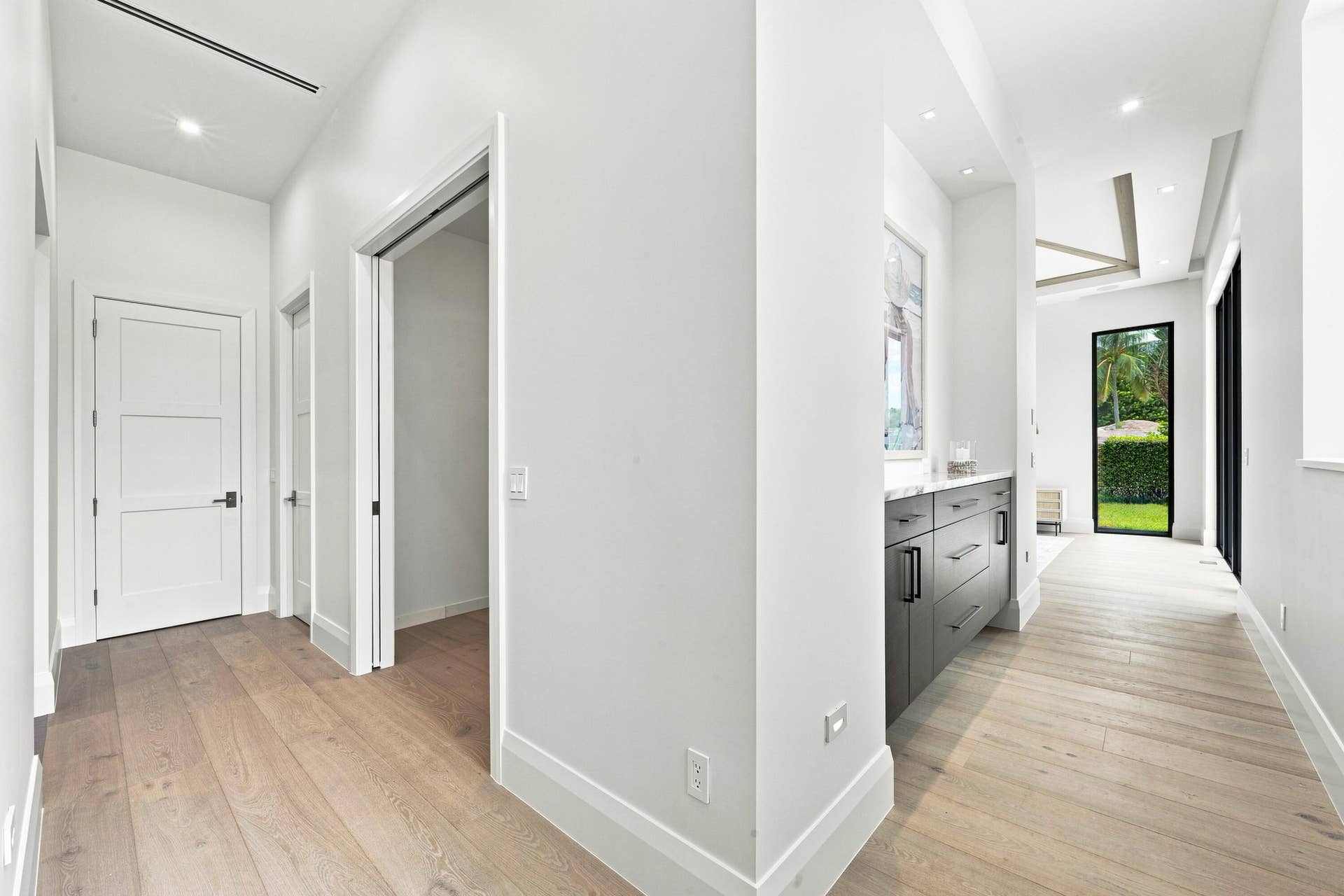 155 Ebbtide Drive, North Palm Beach, FL 33408 FIRST FLOOR PRIMARY FOYER