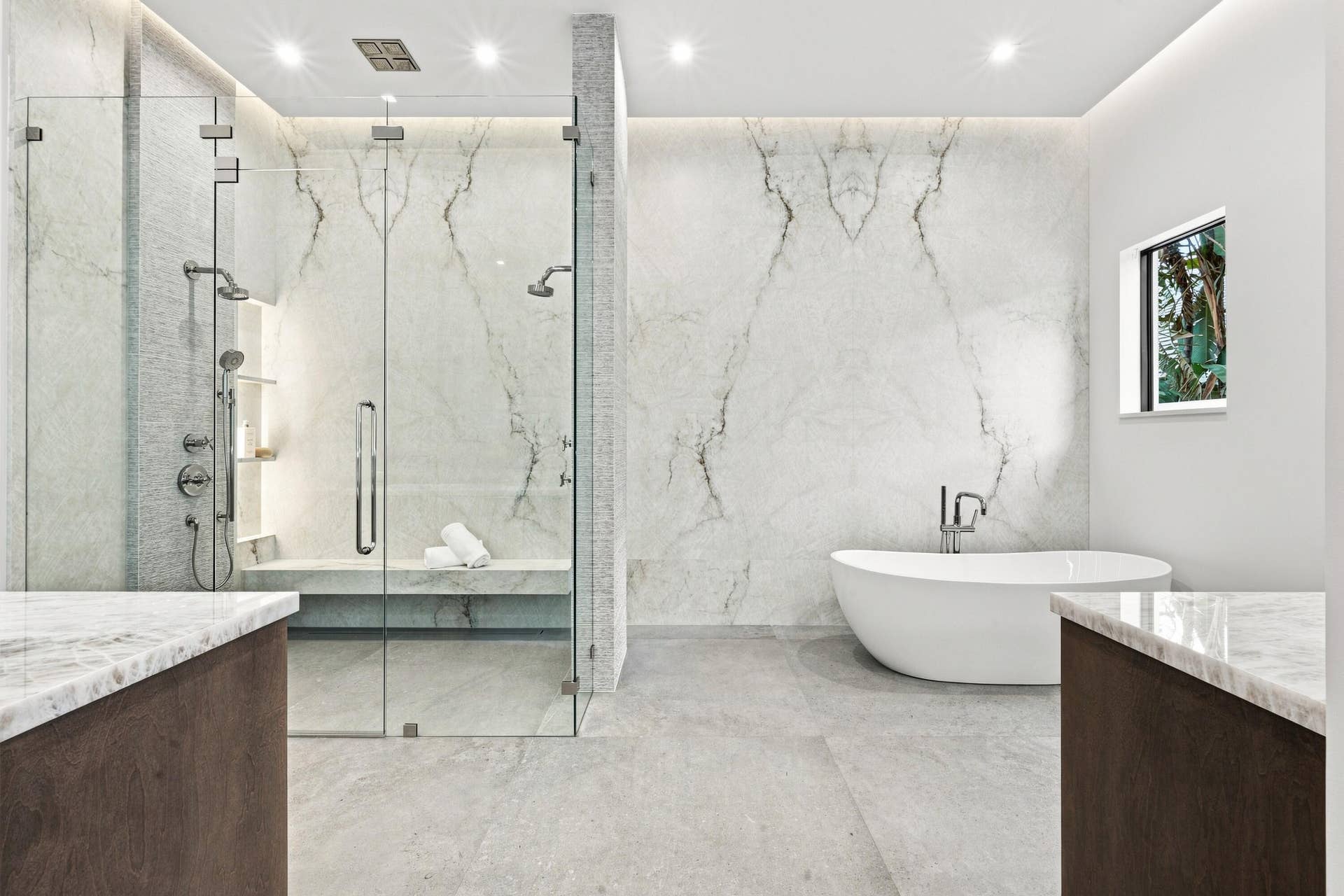 155 Ebbtide Drive, North Palm Beach, FL 33408 FIRST FLOOR PRIMARY BATHROOM