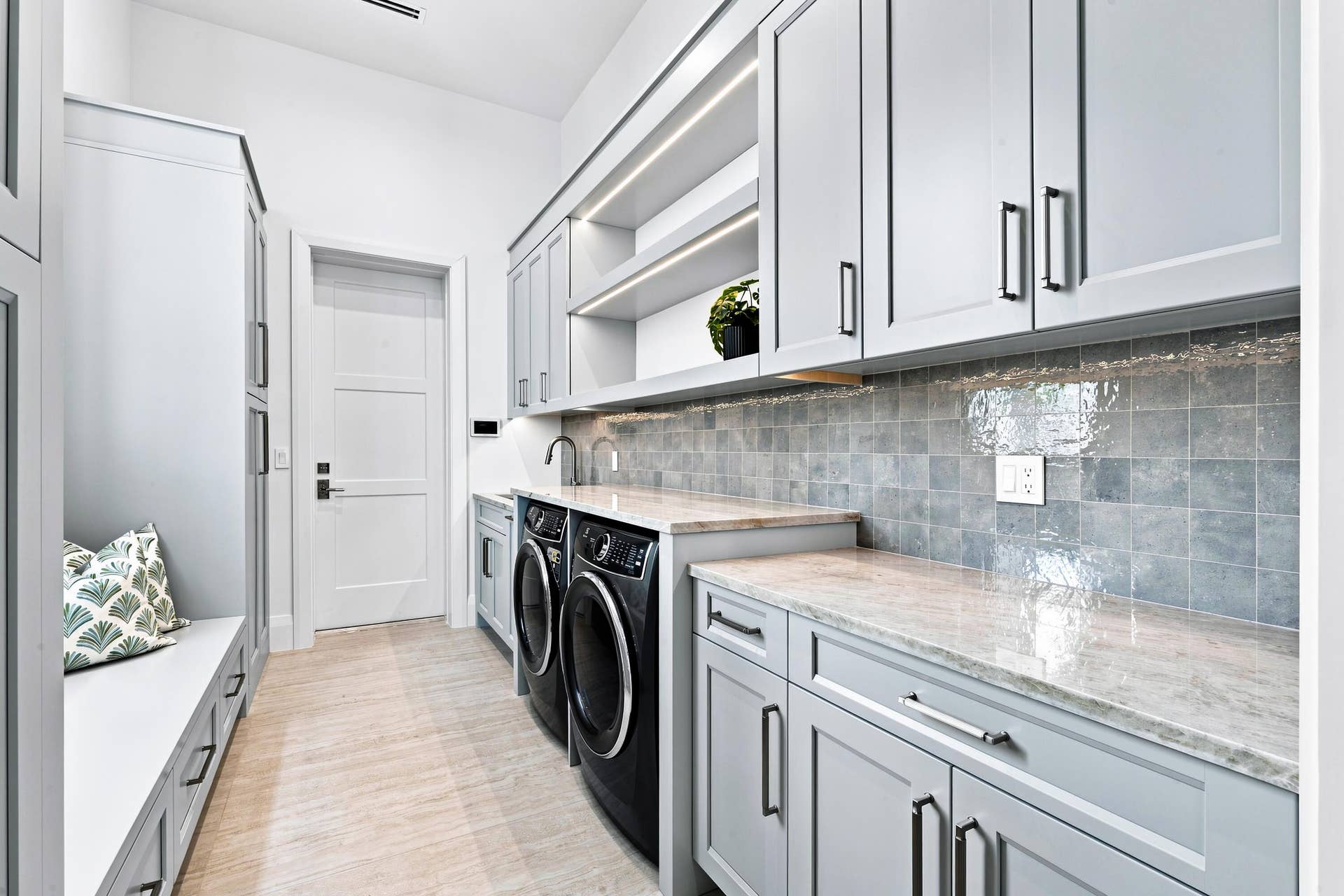 155 Ebbtide Drive, North Palm Beach, FL 33408 FIRST FLOOR LAUNDRY AND MUD ROOM