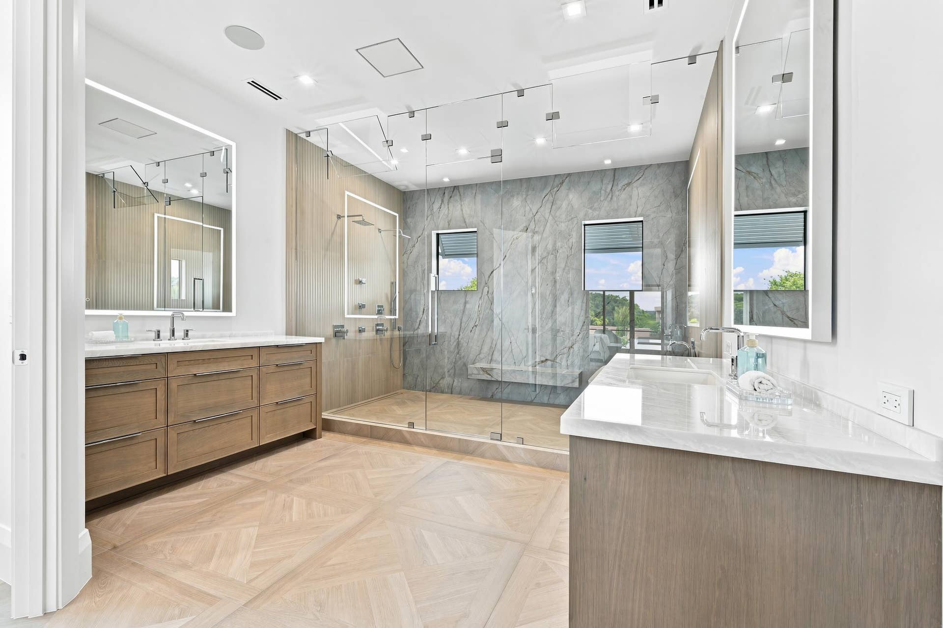 155 Ebbtide Drive, North Palm Beach, FL 33408 SECOND FLOOR PRIMARY BATHROOM
